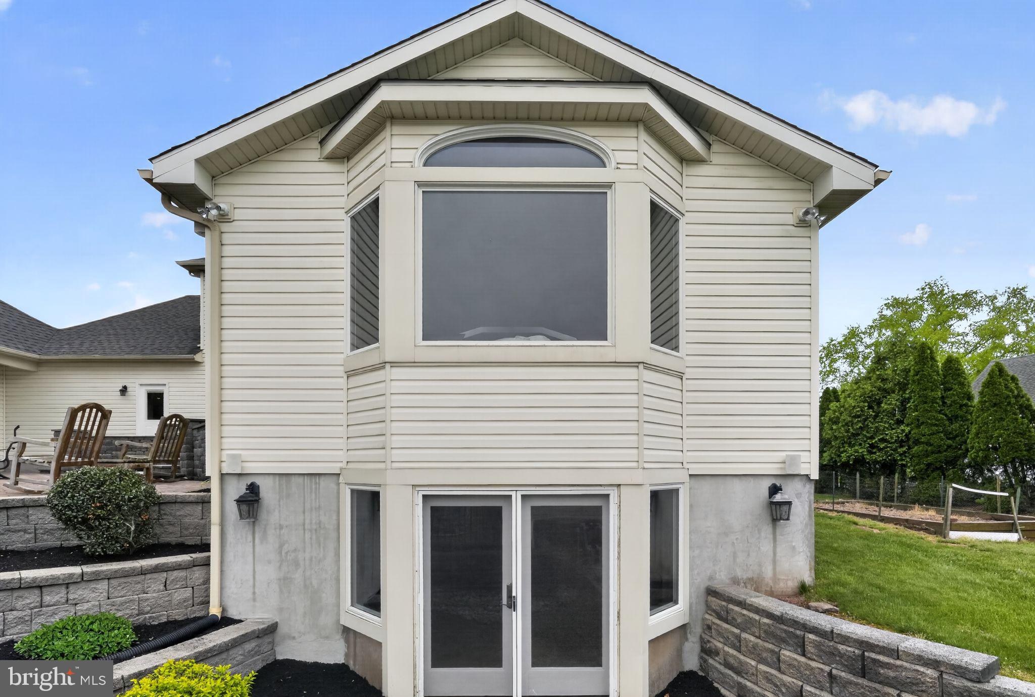 MAINLAND RIDGE - Commercial Sale