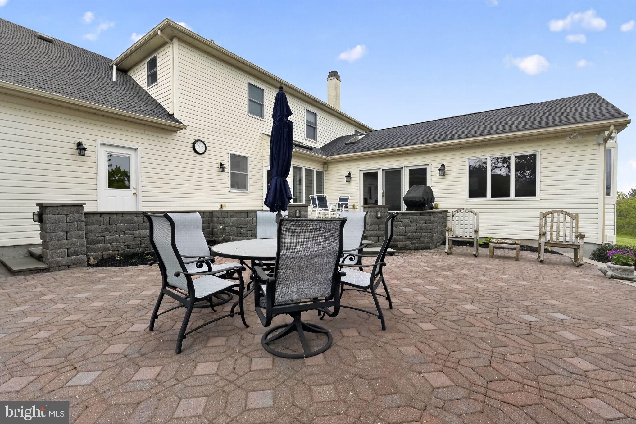 MAINLAND RIDGE - Commercial Sale