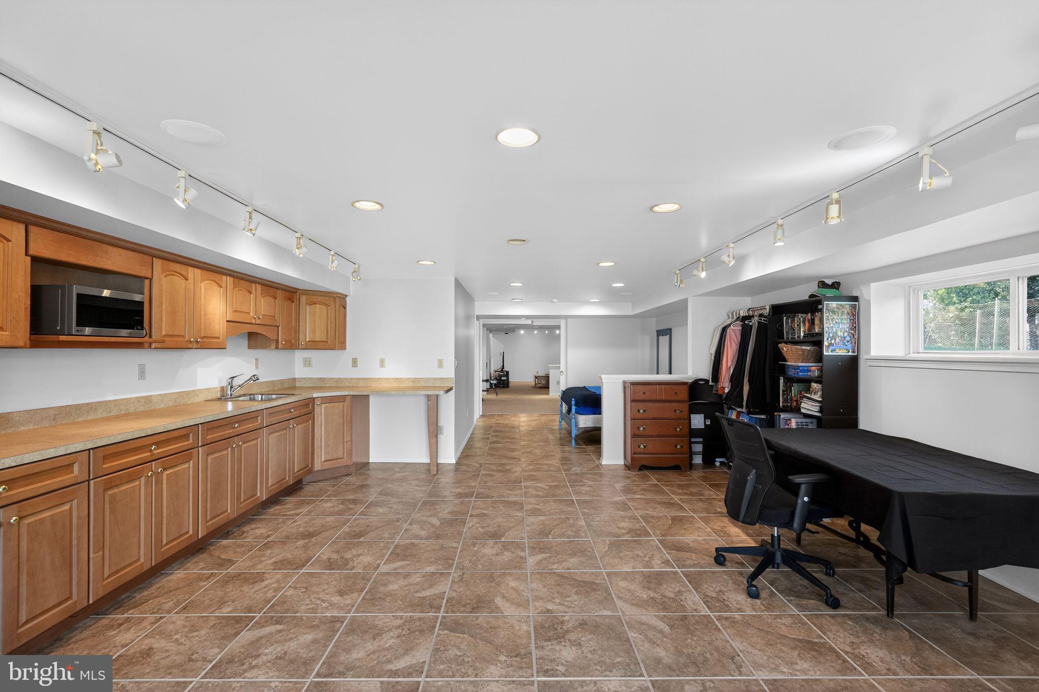 MAINLAND RIDGE - Commercial Sale