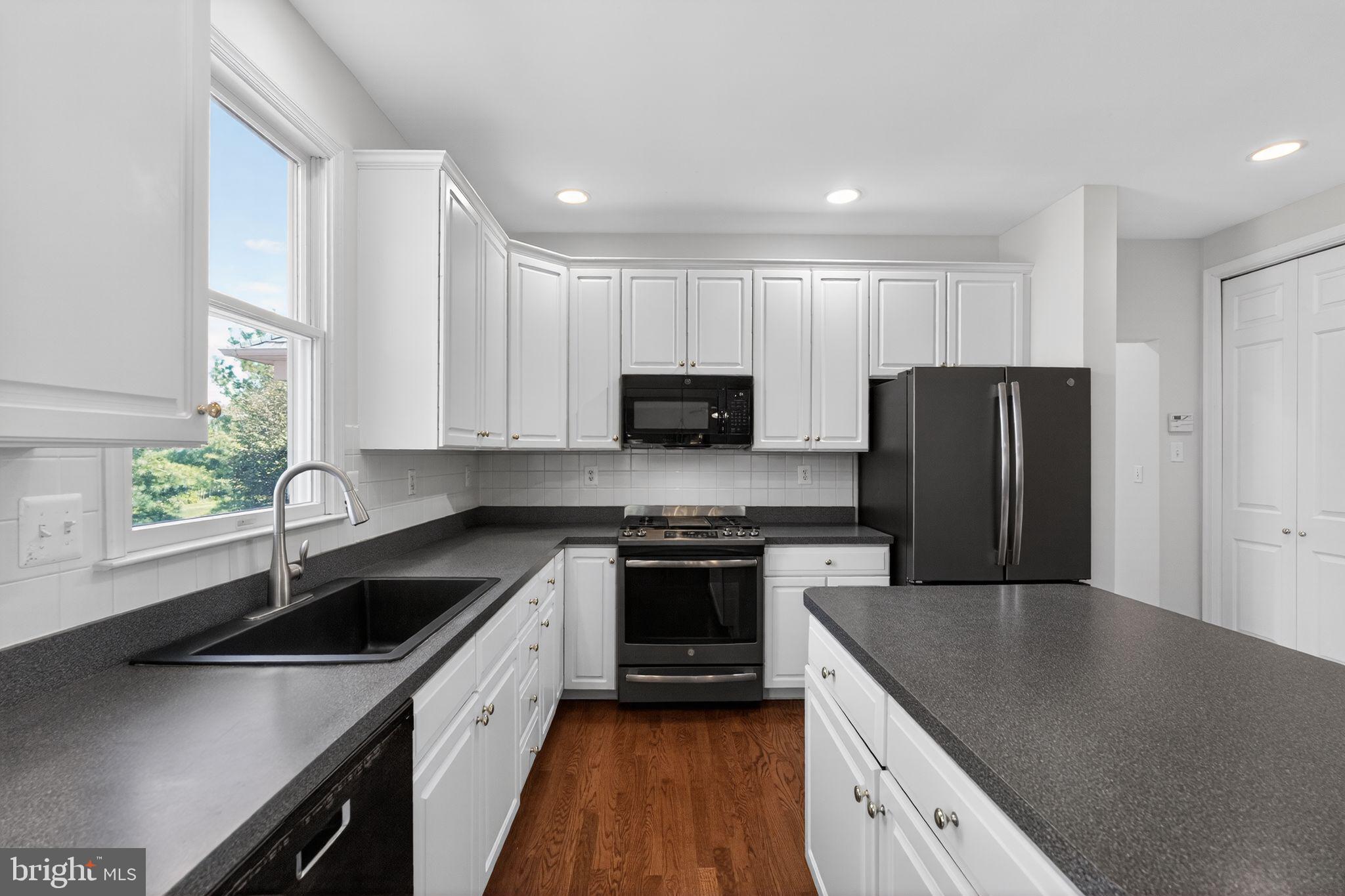 MAINLAND RIDGE - Commercial Sale