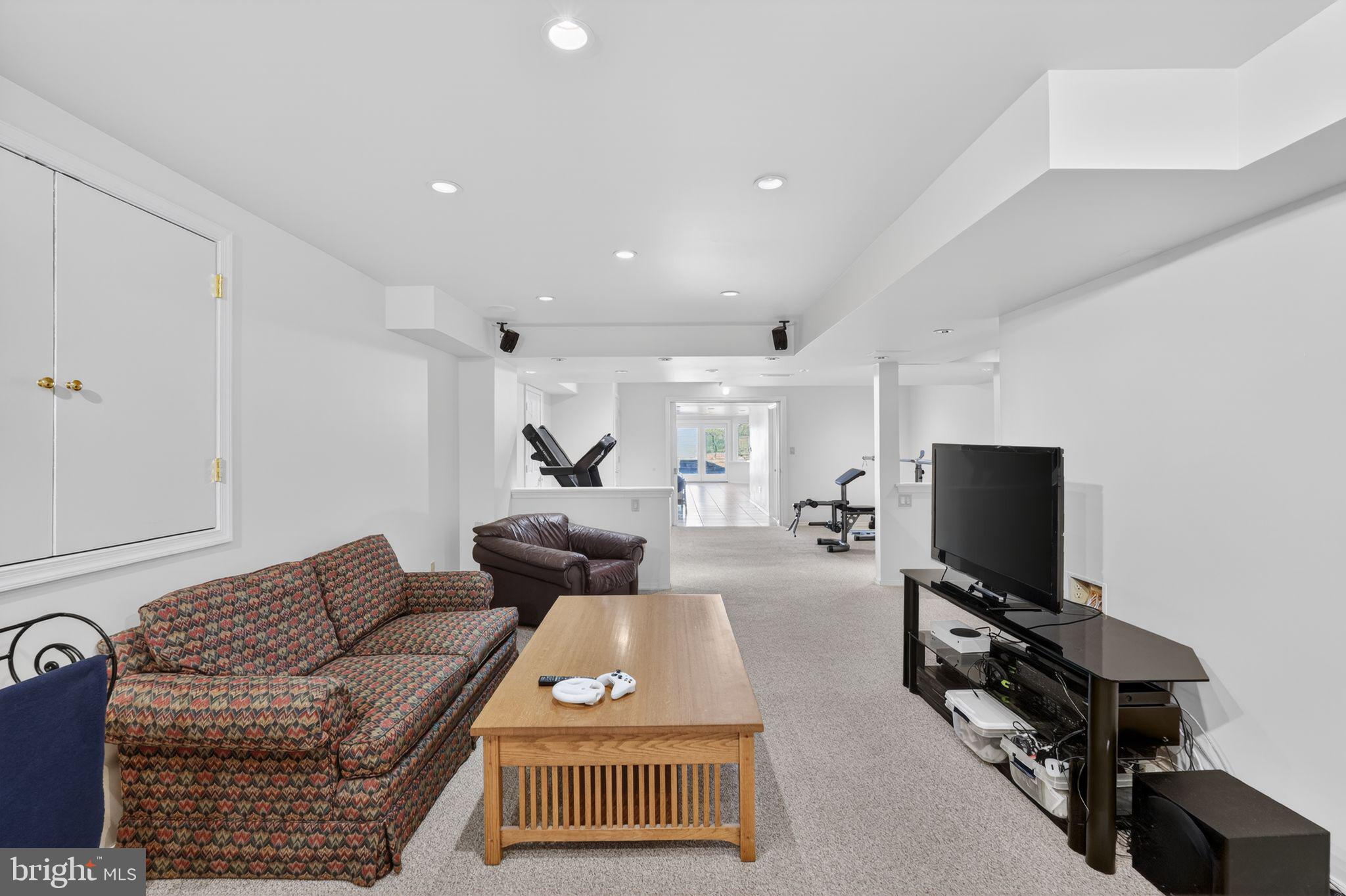 MAINLAND RIDGE - Commercial Sale