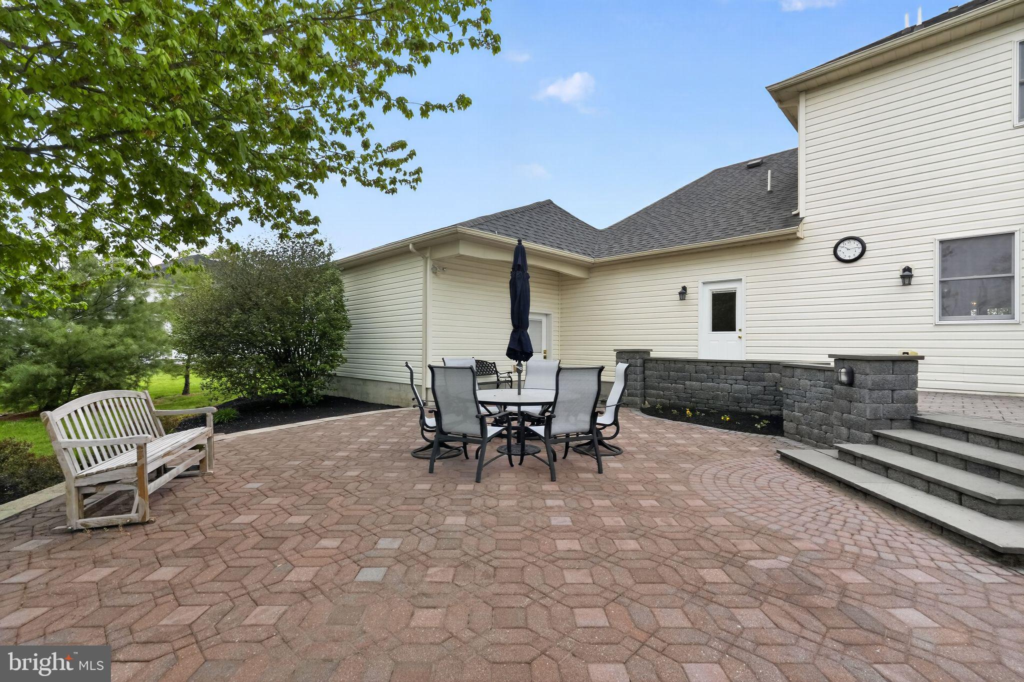 MAINLAND RIDGE - Commercial Sale