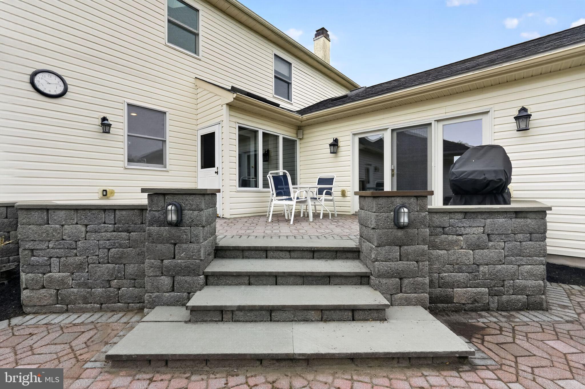 MAINLAND RIDGE - Commercial Sale
