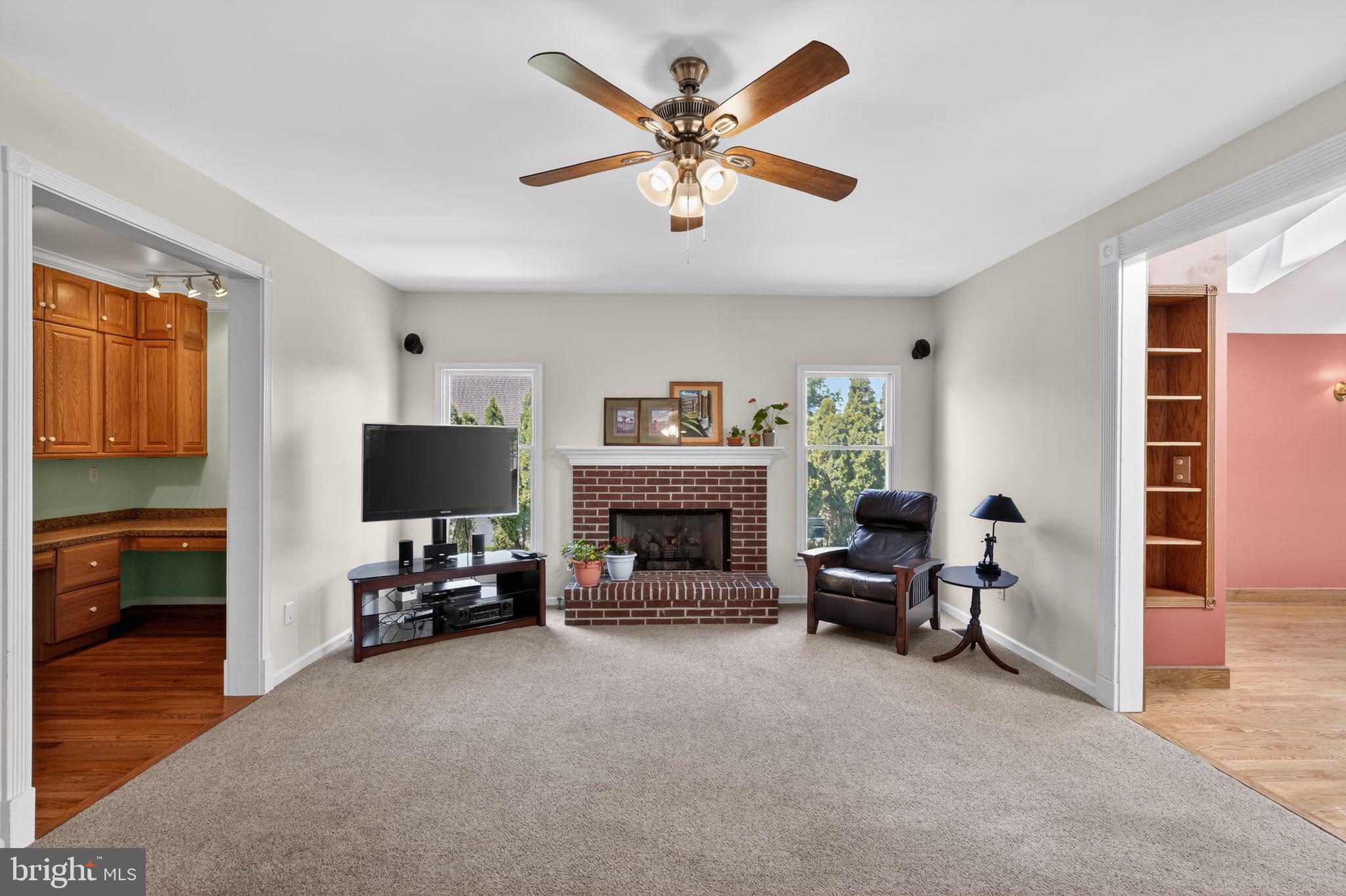 MAINLAND RIDGE - Commercial Sale