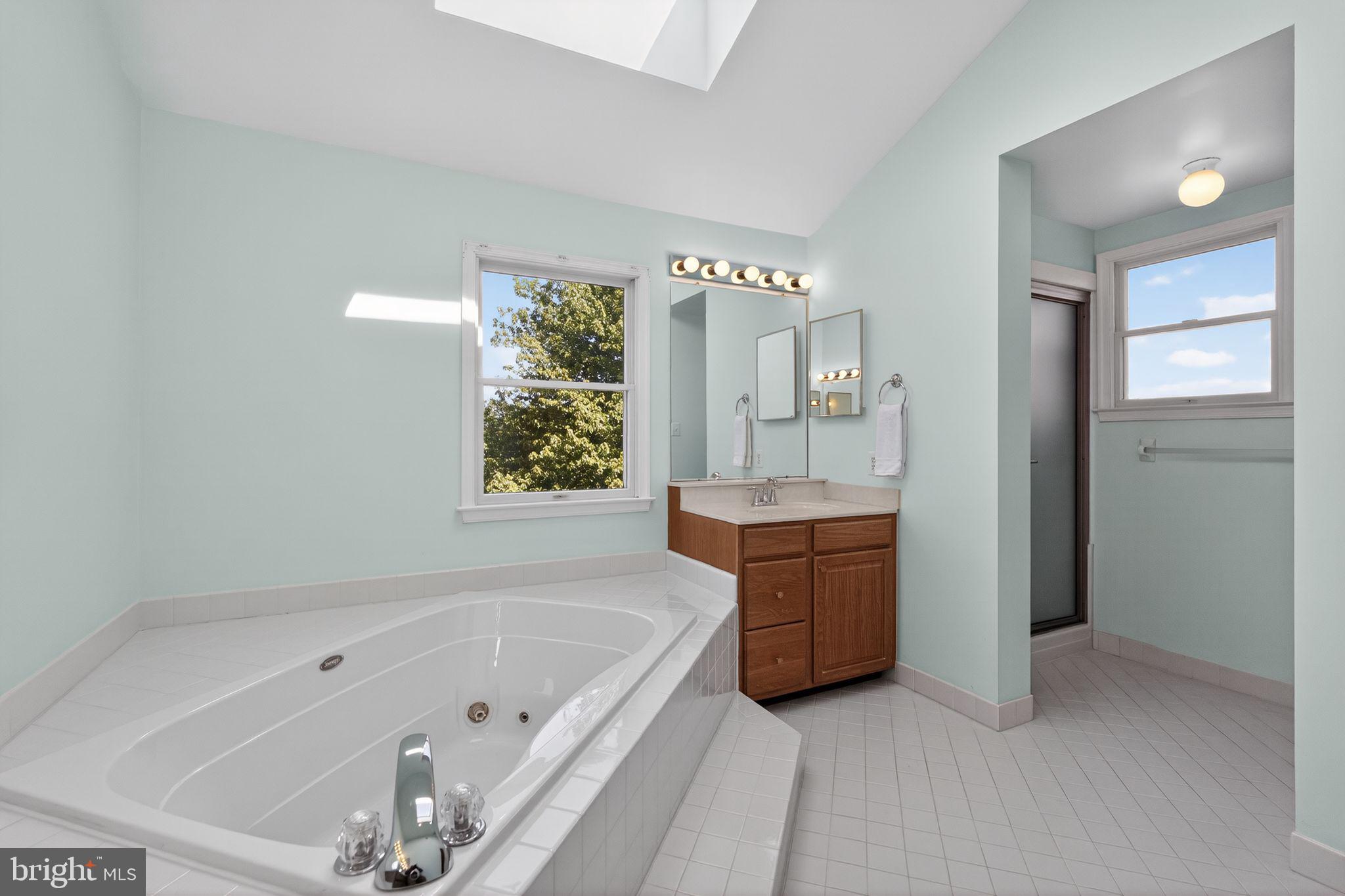 MAINLAND RIDGE - Commercial Sale