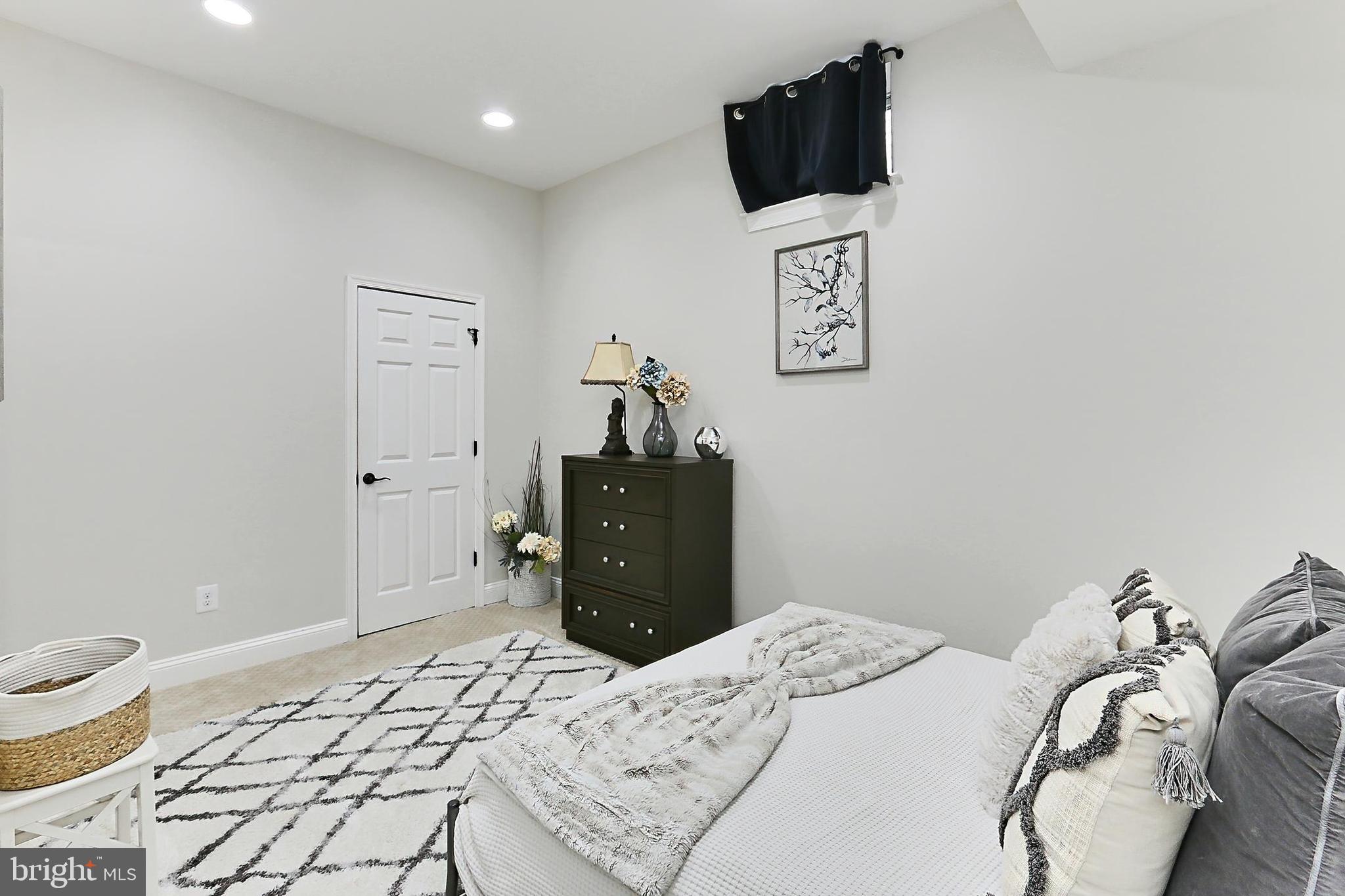 GOVERNORS HILL - Residential