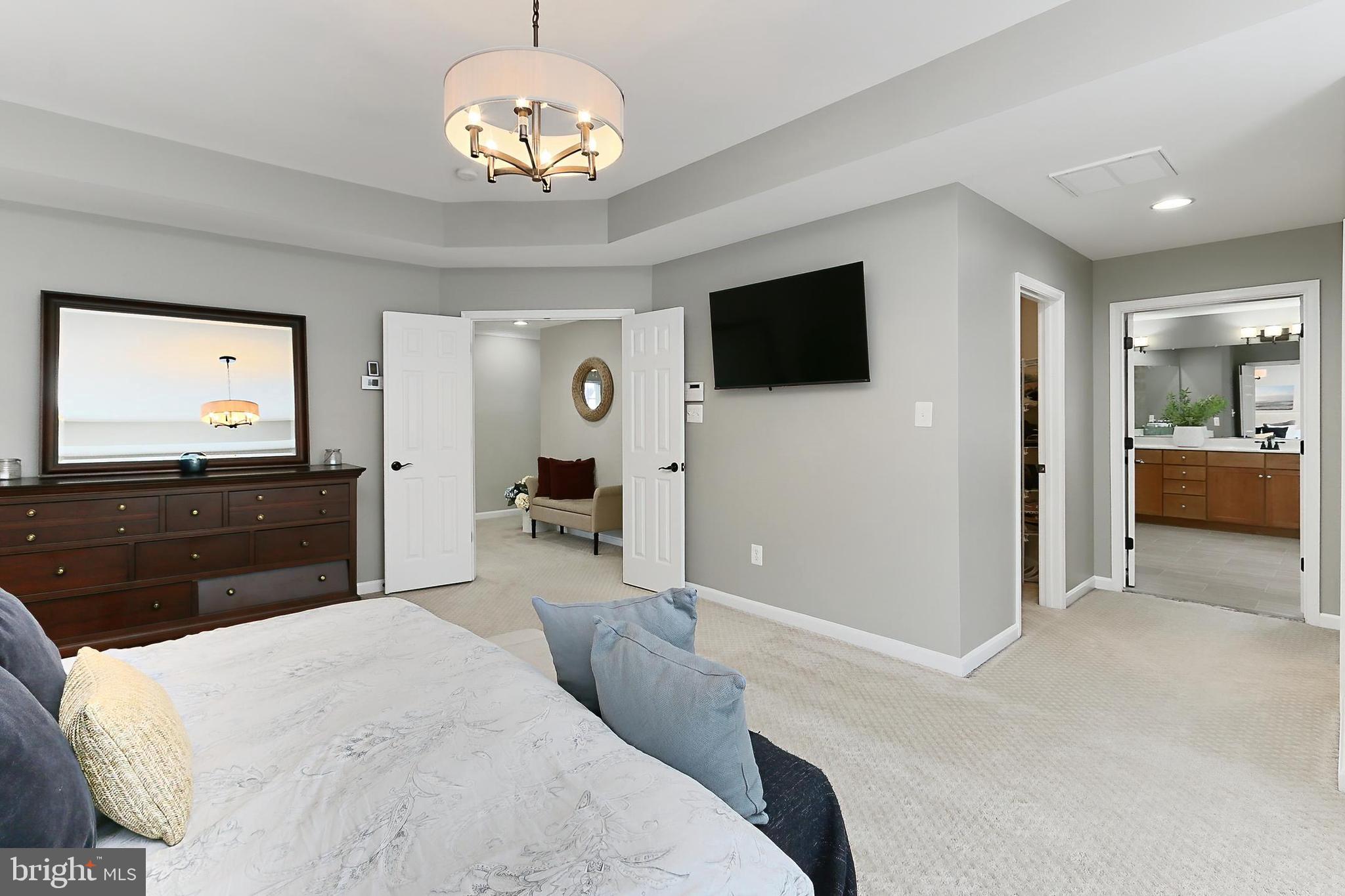 GOVERNORS HILL - Residential