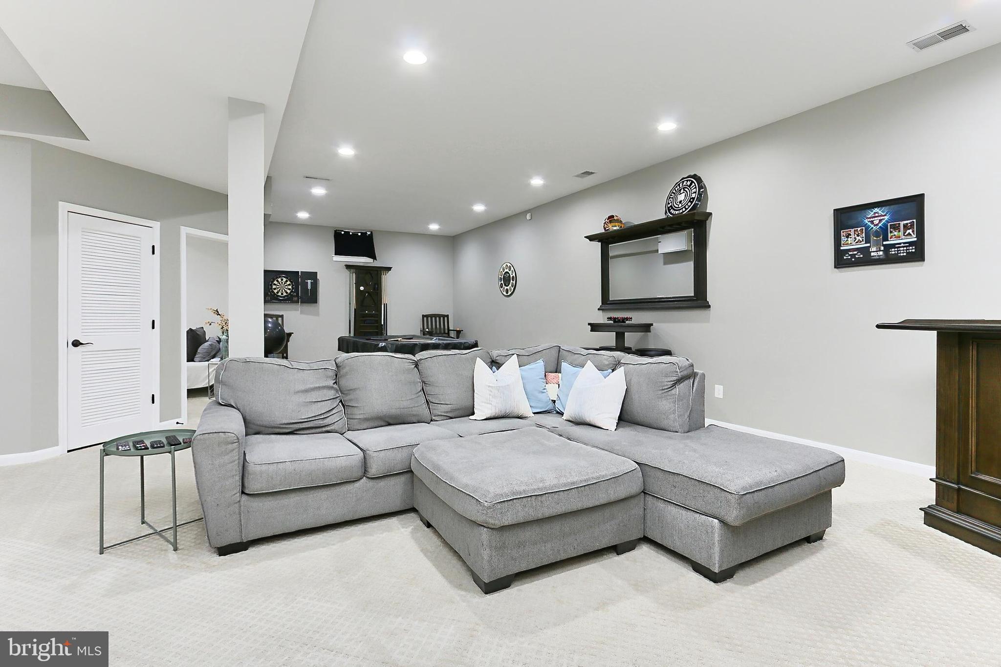 GOVERNORS HILL - Residential