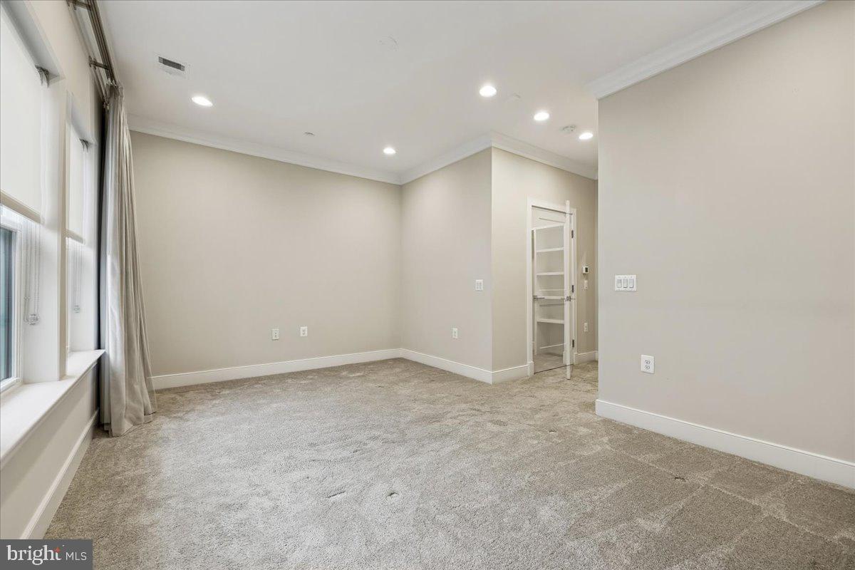 ROCKVILLE OUTSIDE - Residential