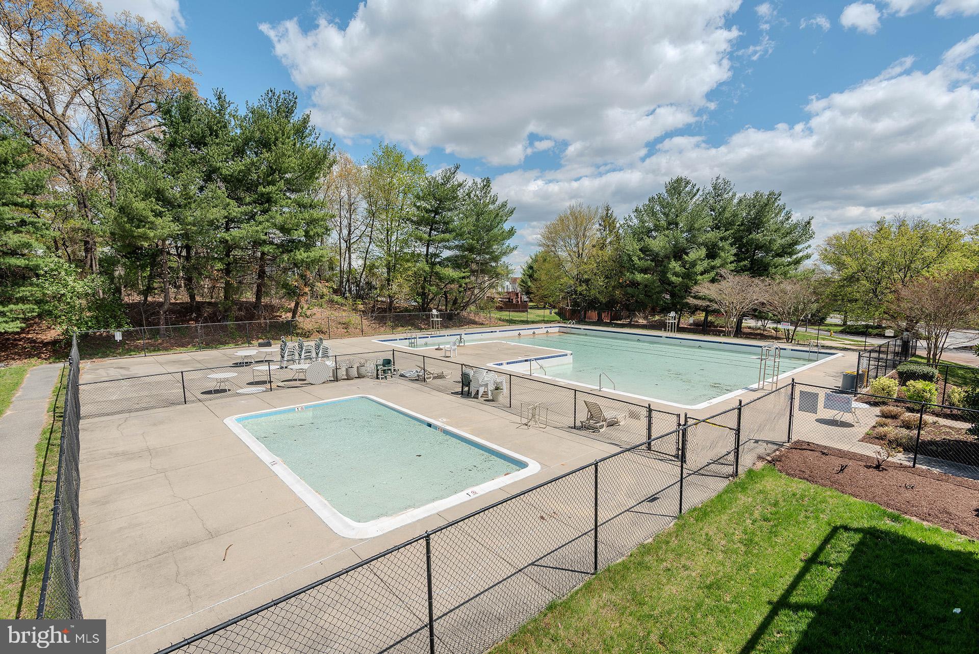SEVEN OAKS - Residential