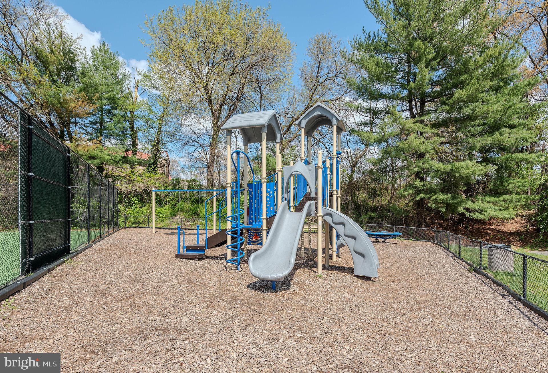 SEVEN OAKS - Residential