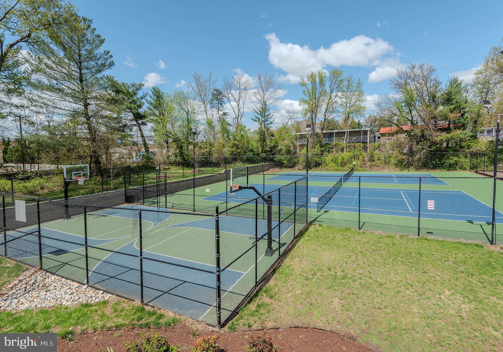SEVEN OAKS - Residential