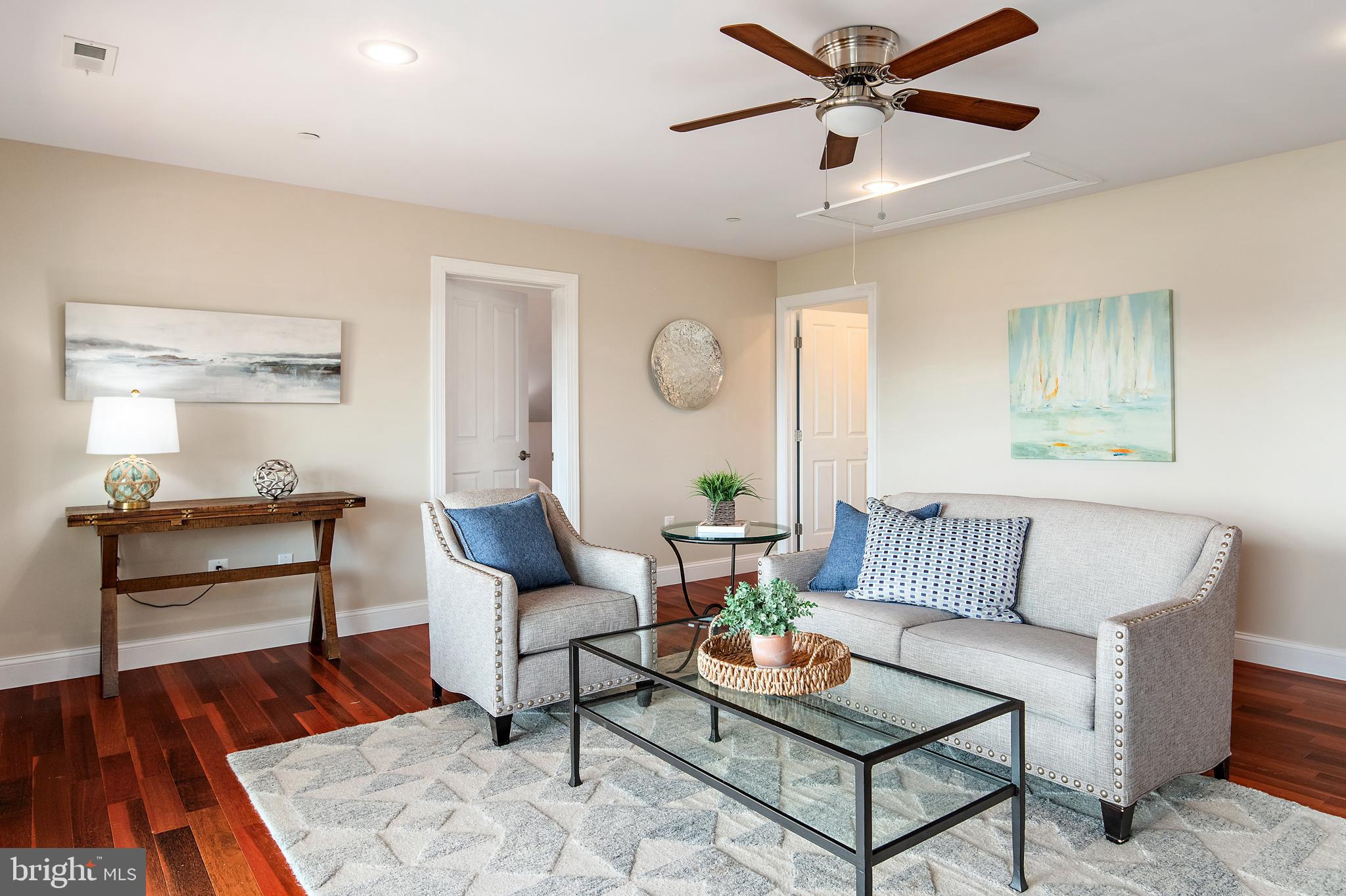 HILLSMERE SHORES - Residential