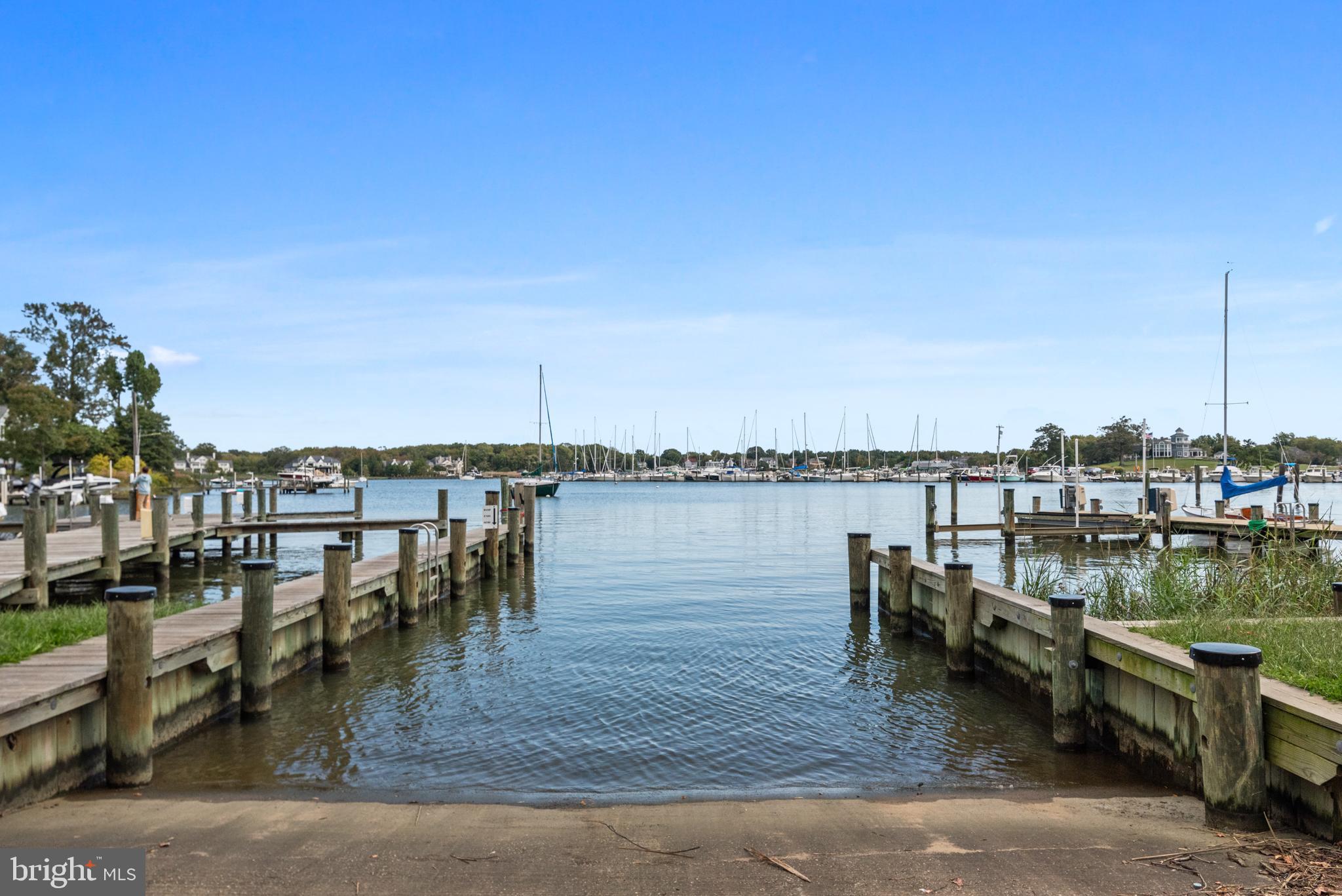 HILLSMERE SHORES - Residential
