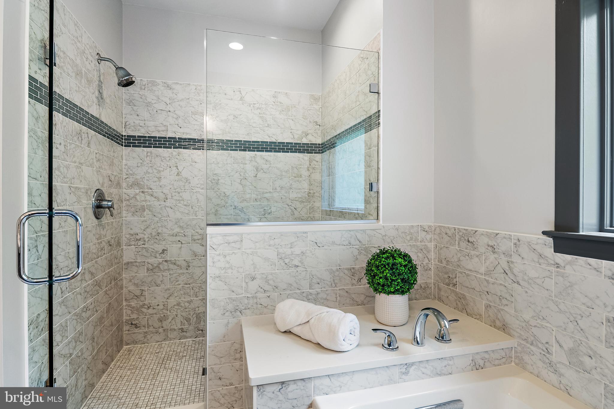HILLSMERE SHORES - Residential