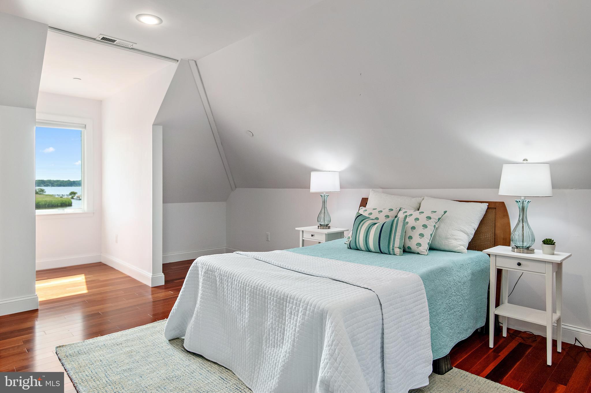 HILLSMERE SHORES - Residential