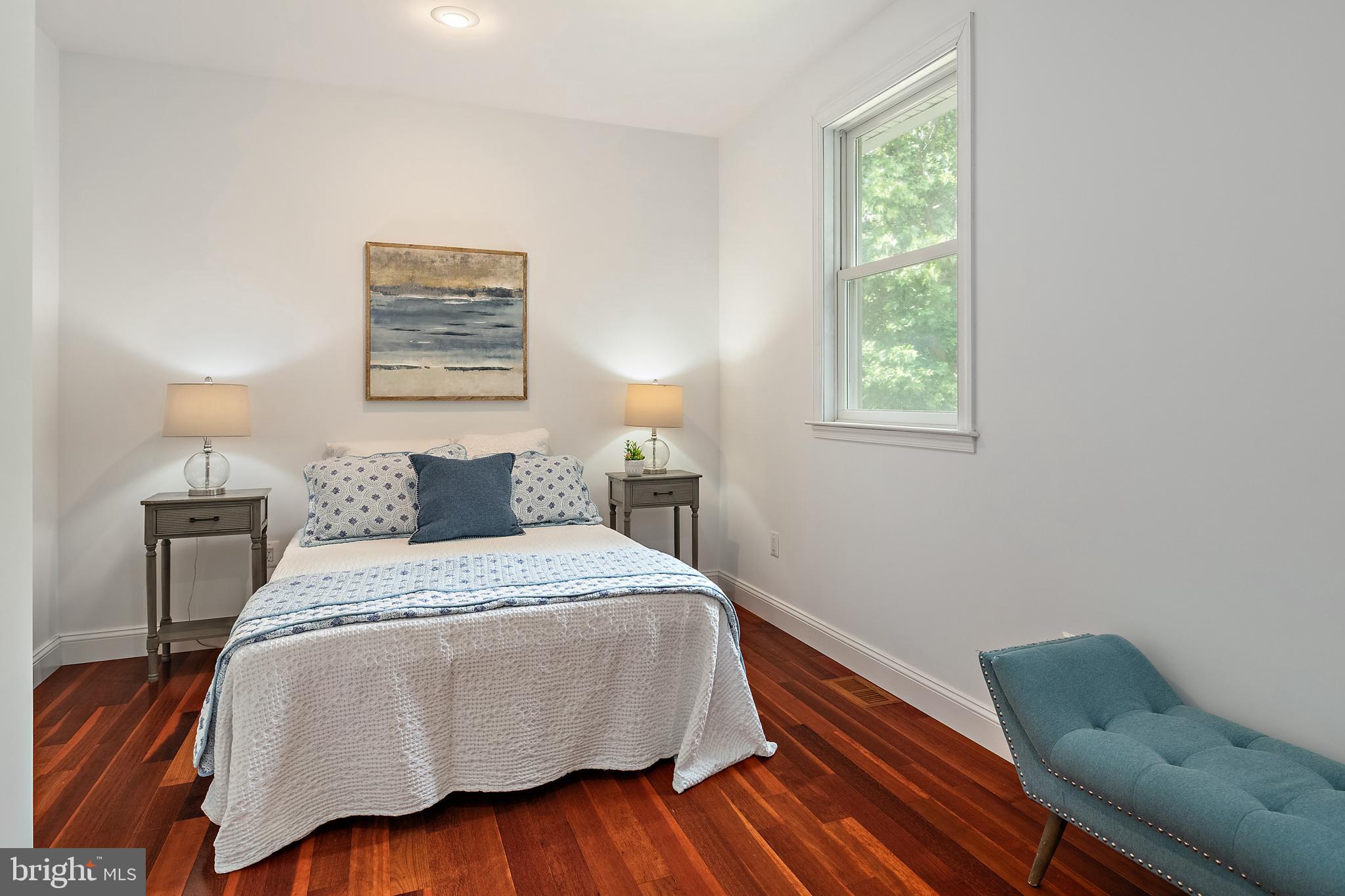 HILLSMERE SHORES - Residential