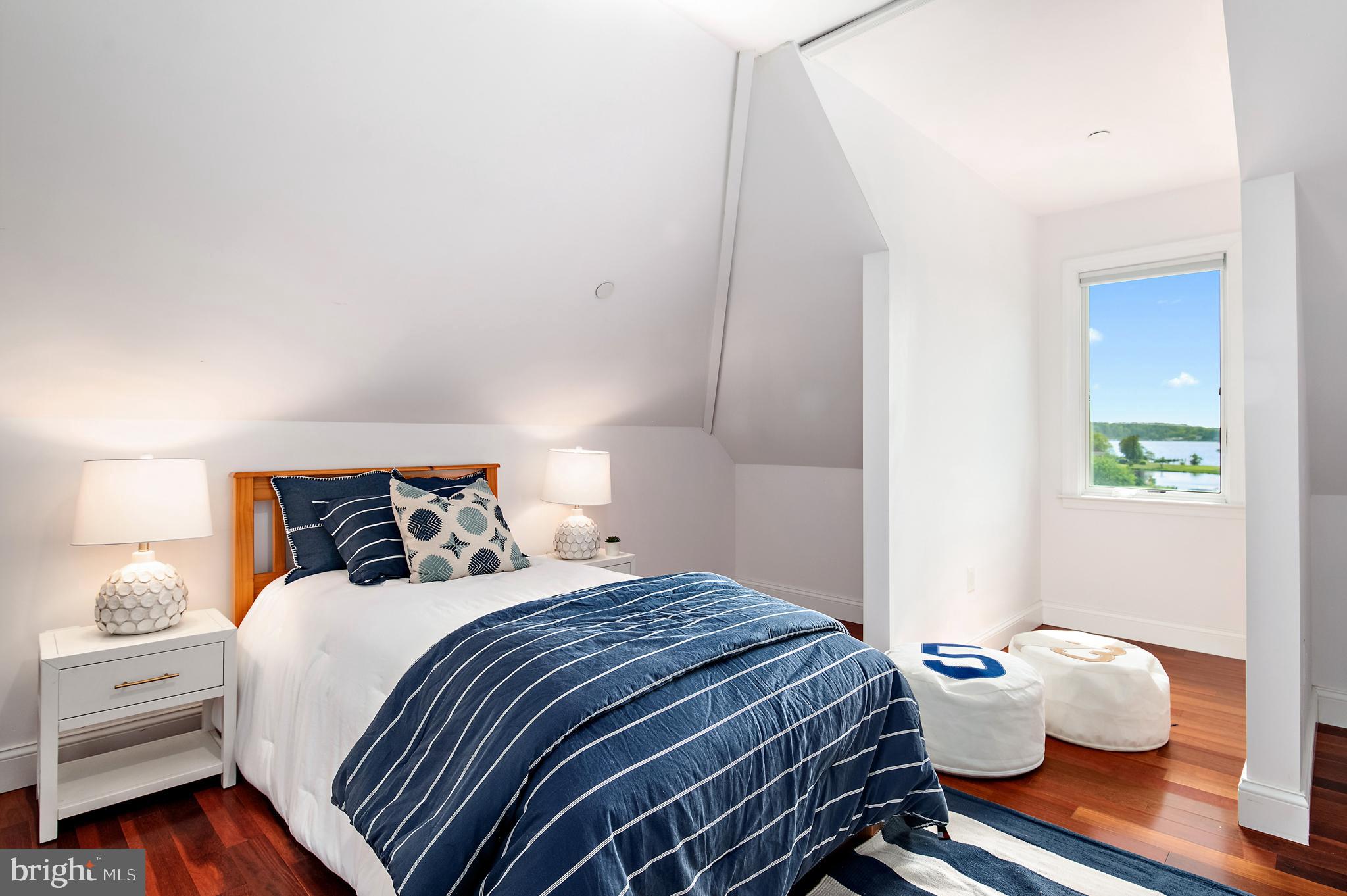 HILLSMERE SHORES - Residential