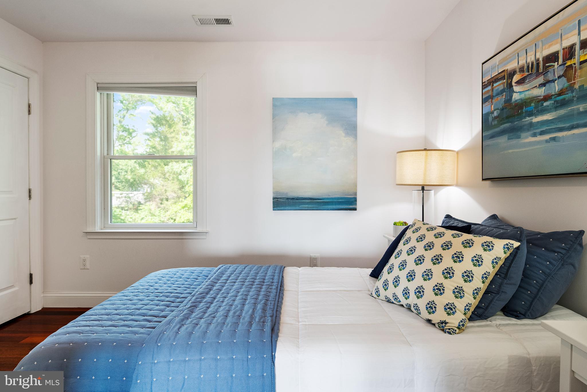 HILLSMERE SHORES - Residential
