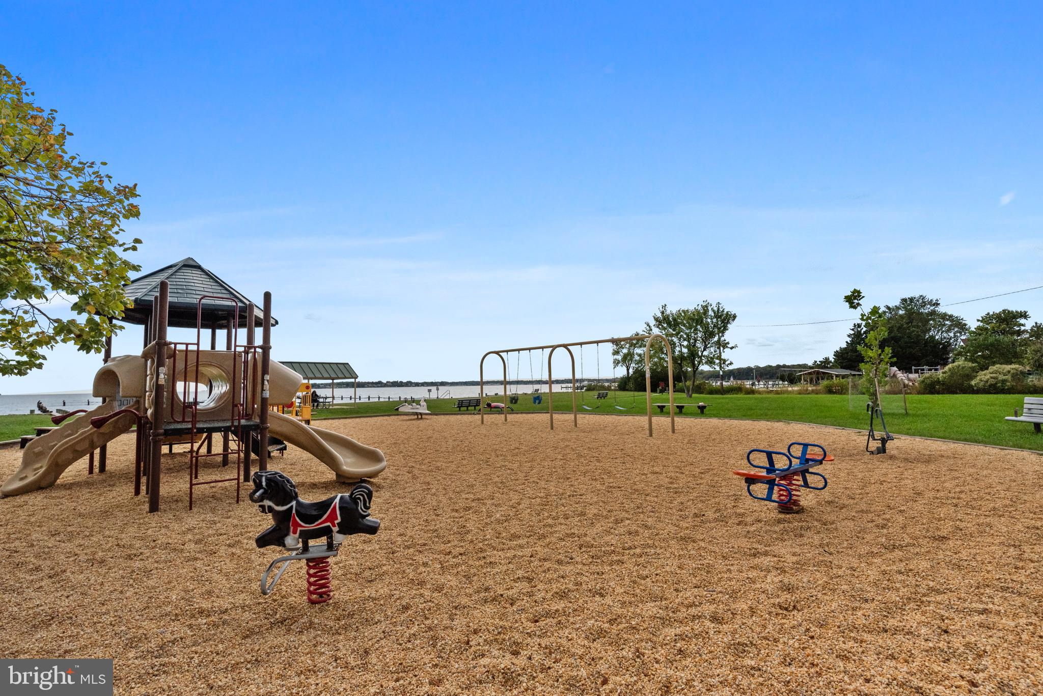 HILLSMERE SHORES - Residential