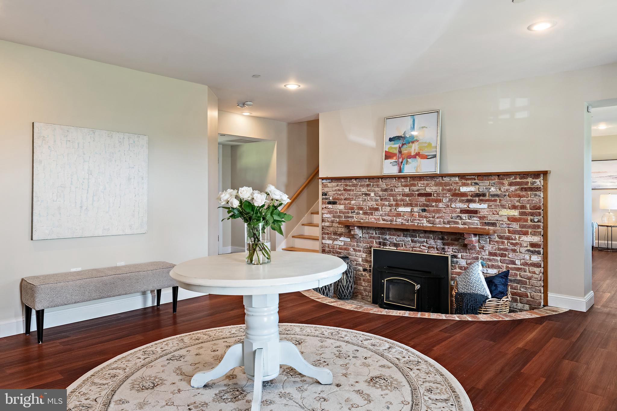 HILLSMERE SHORES - Residential