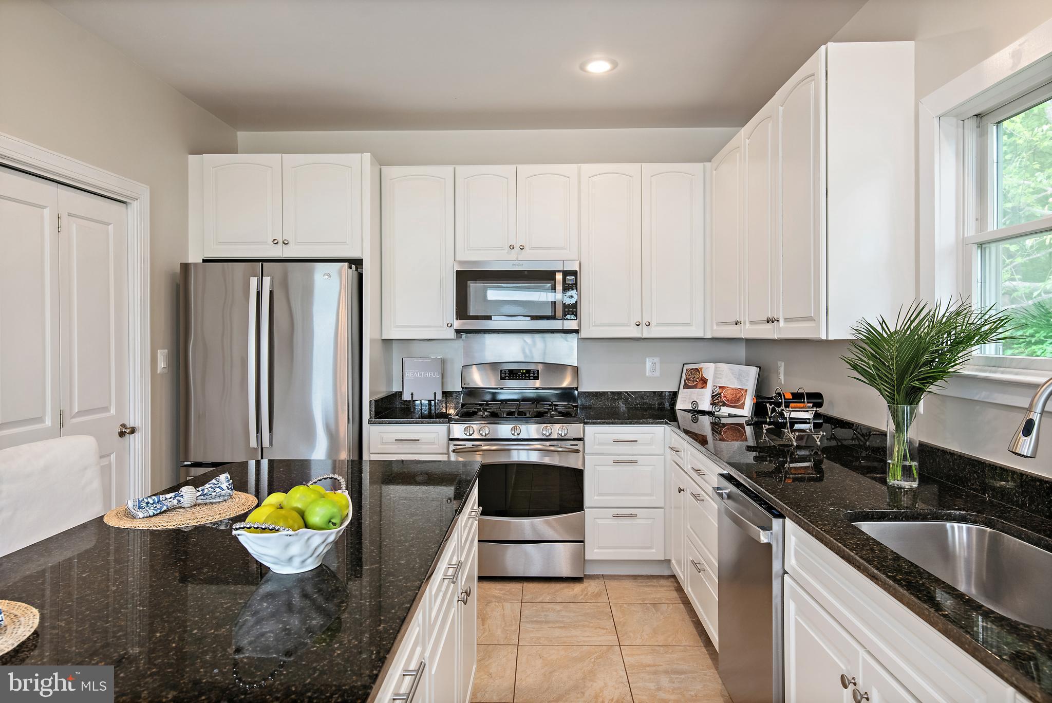 HILLSMERE SHORES - Residential
