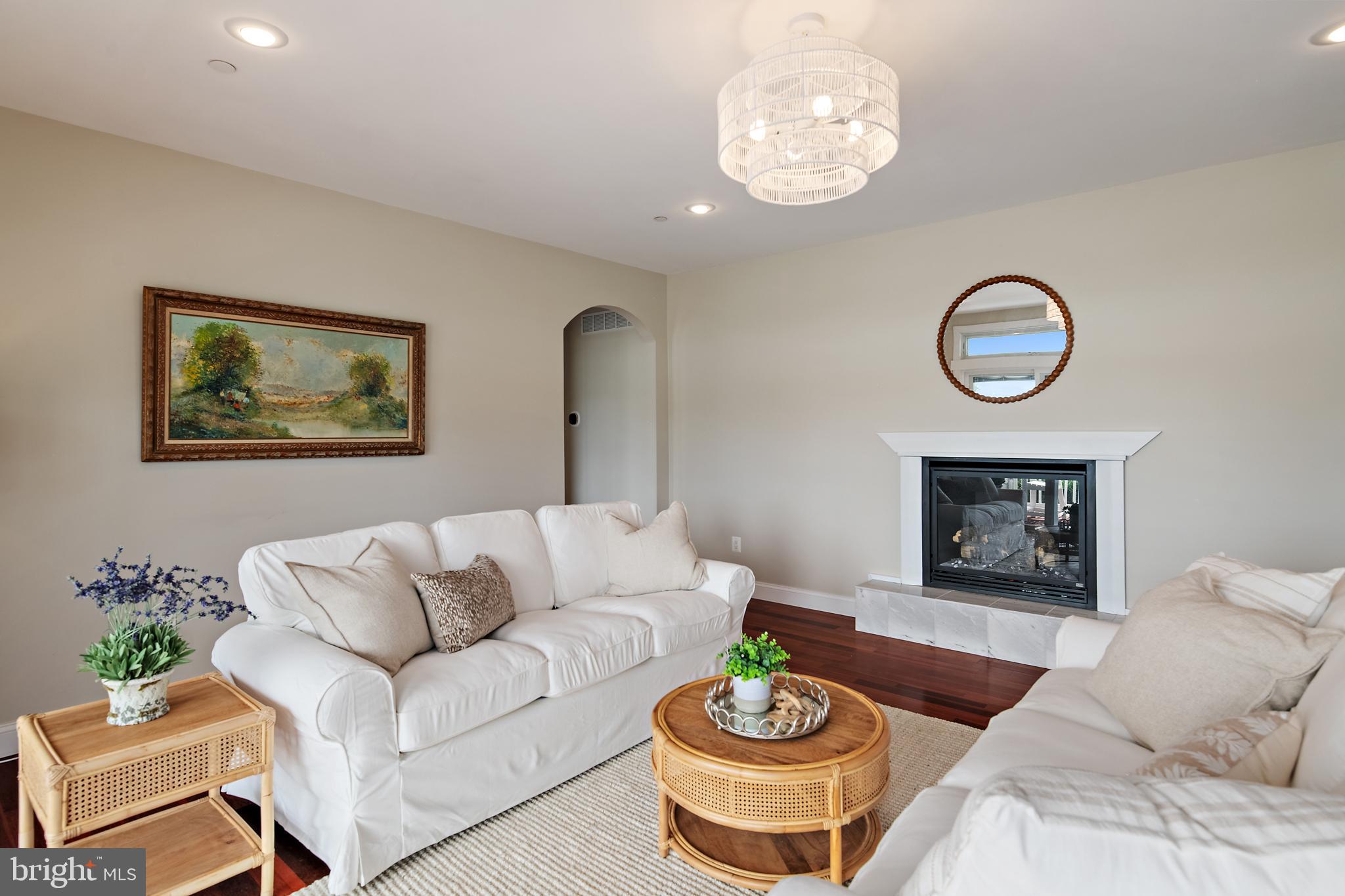 HILLSMERE SHORES - Residential