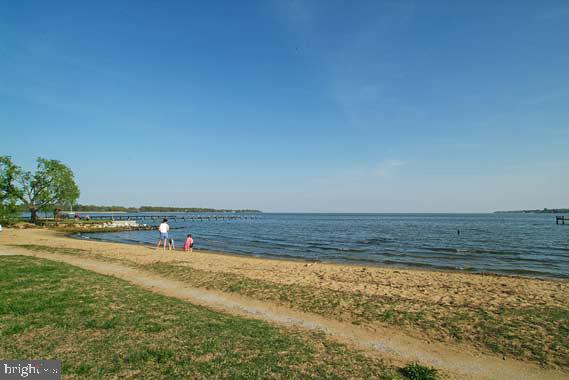 HILLSMERE SHORES - Residential