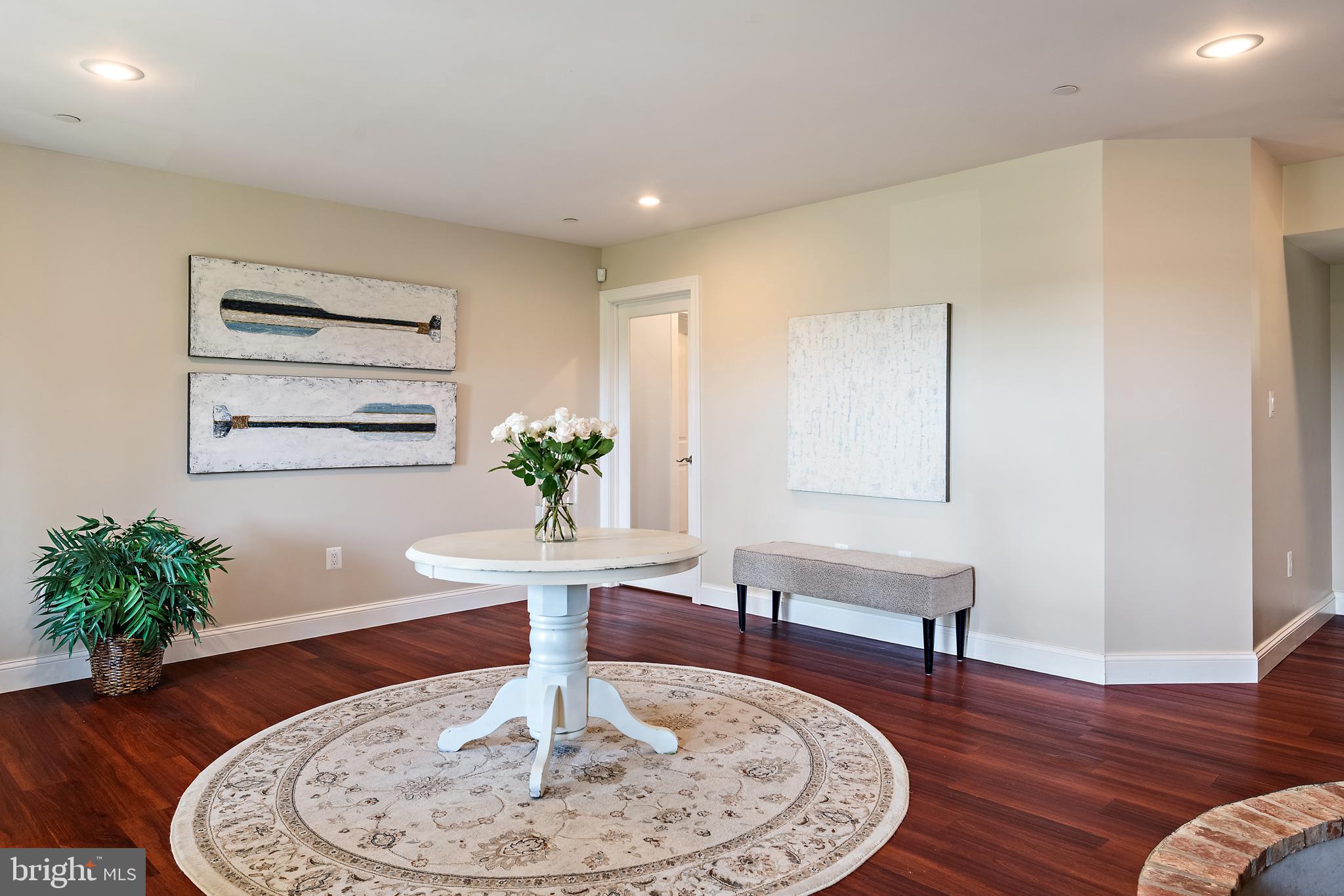 HILLSMERE SHORES - Residential