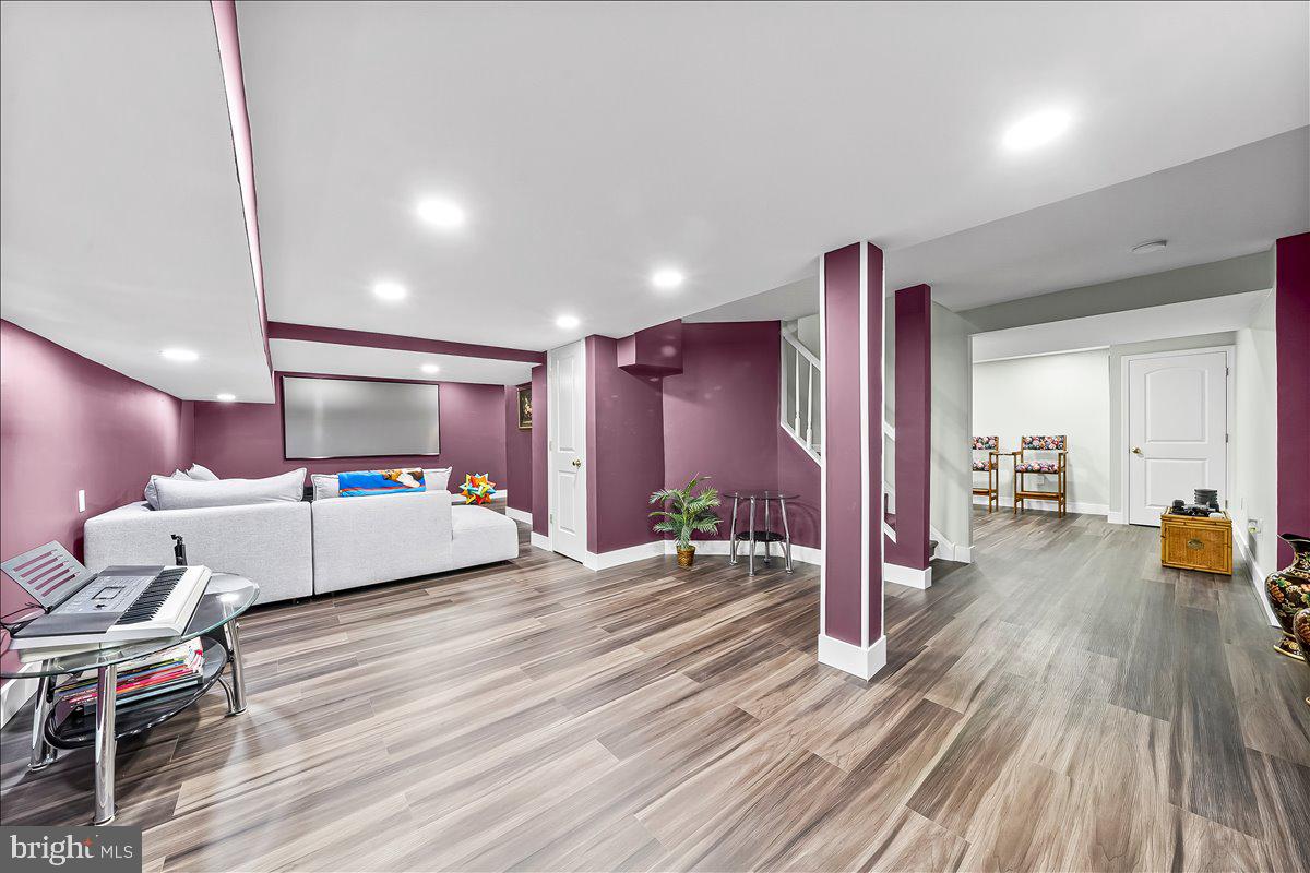 WILLOWDALE CROSSIN - Residential