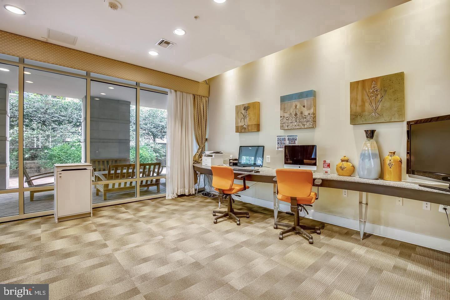 THE HAWTHORN CONDOMINIUM - Residential Lease