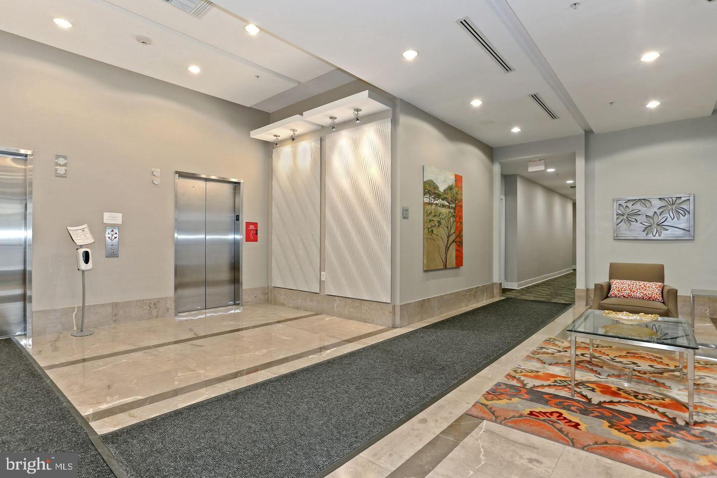 THE HAWTHORN CONDOMINIUM - Residential Lease