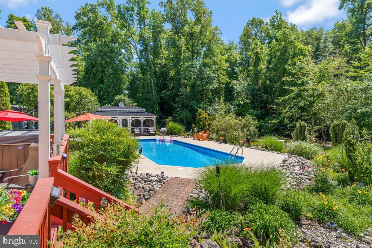 WOODY HOLLOW - Residential