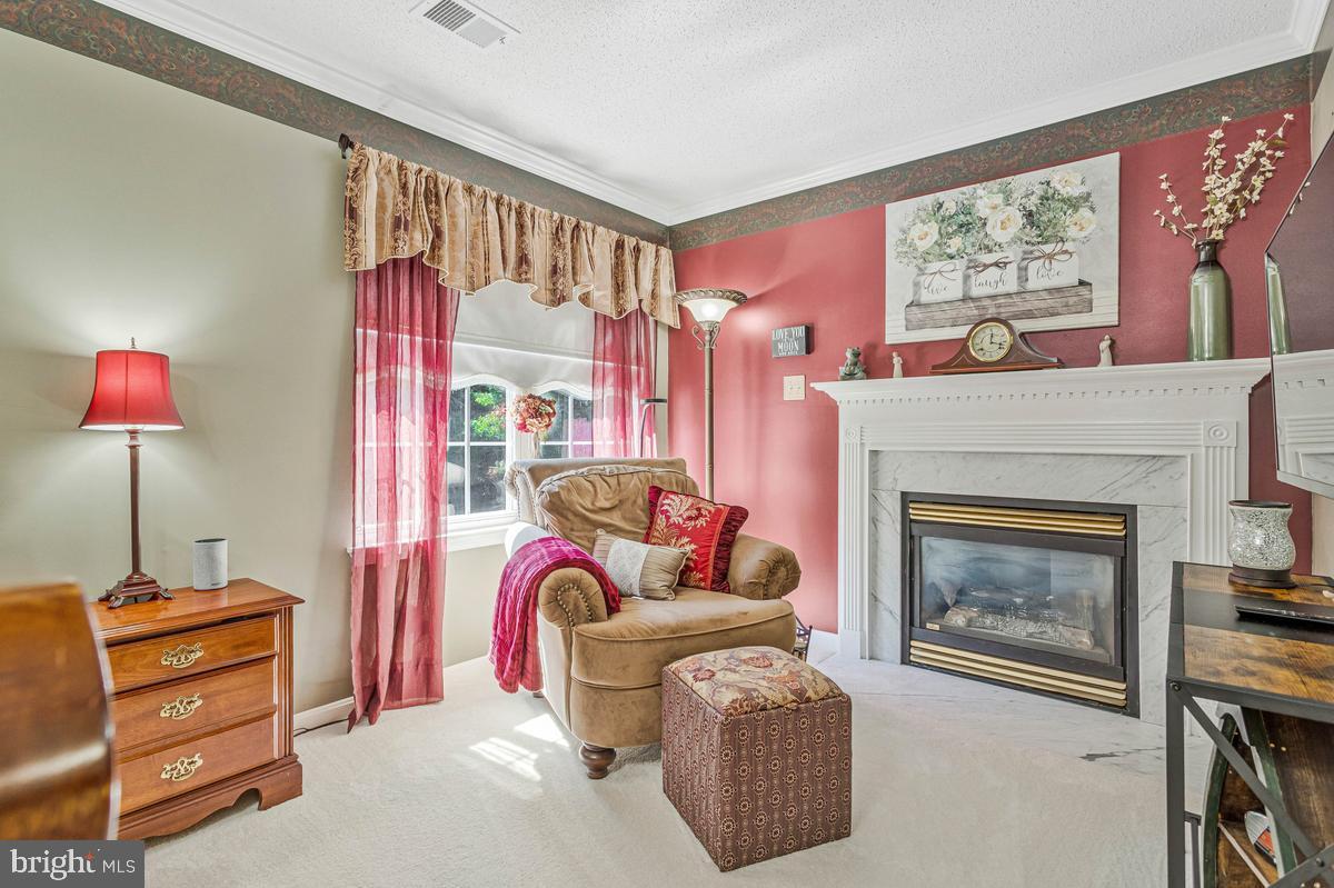 WOODY HOLLOW - Residential