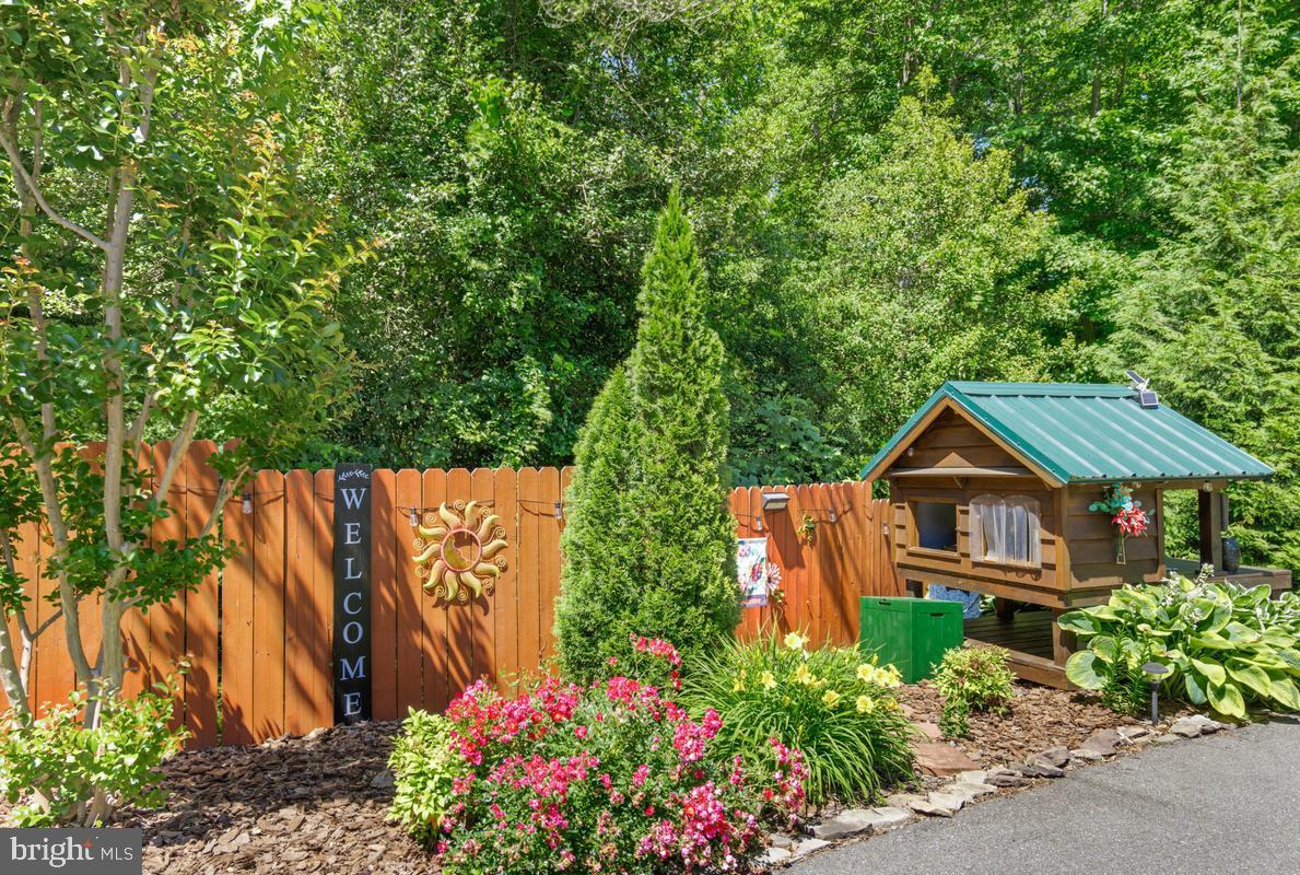 WOODY HOLLOW - Residential