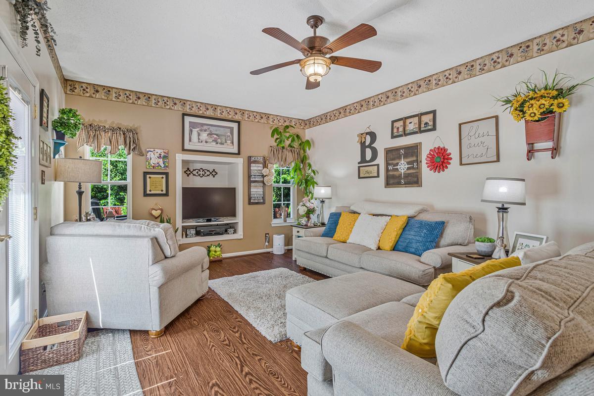 WOODY HOLLOW - Residential