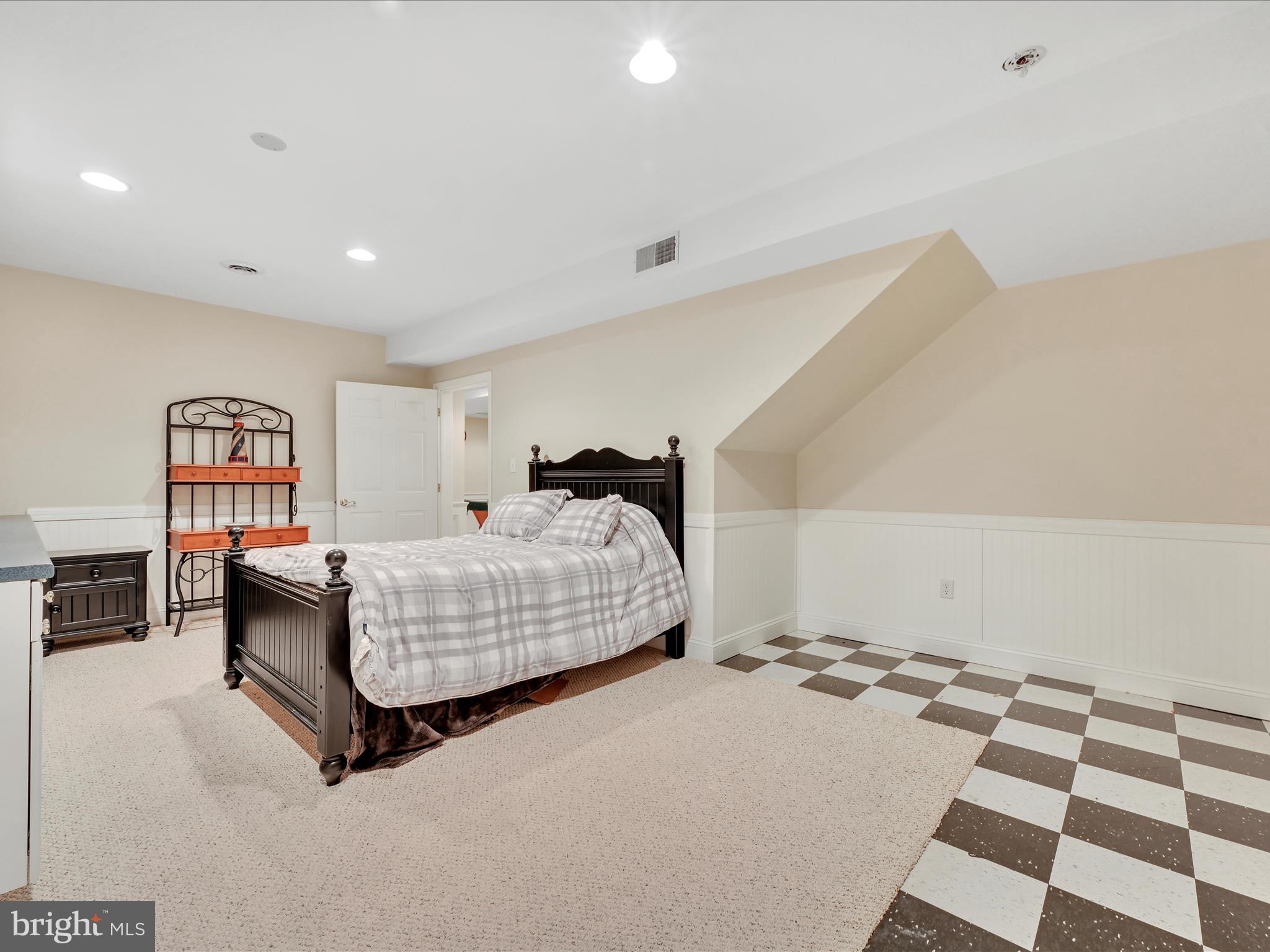 SOUTHGATE - Residential