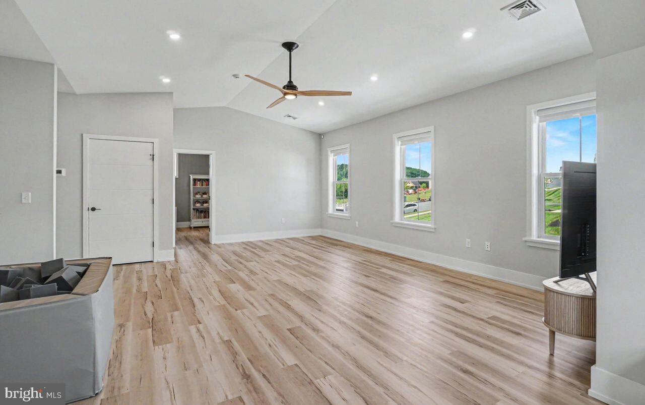 FARM CREST - Residential