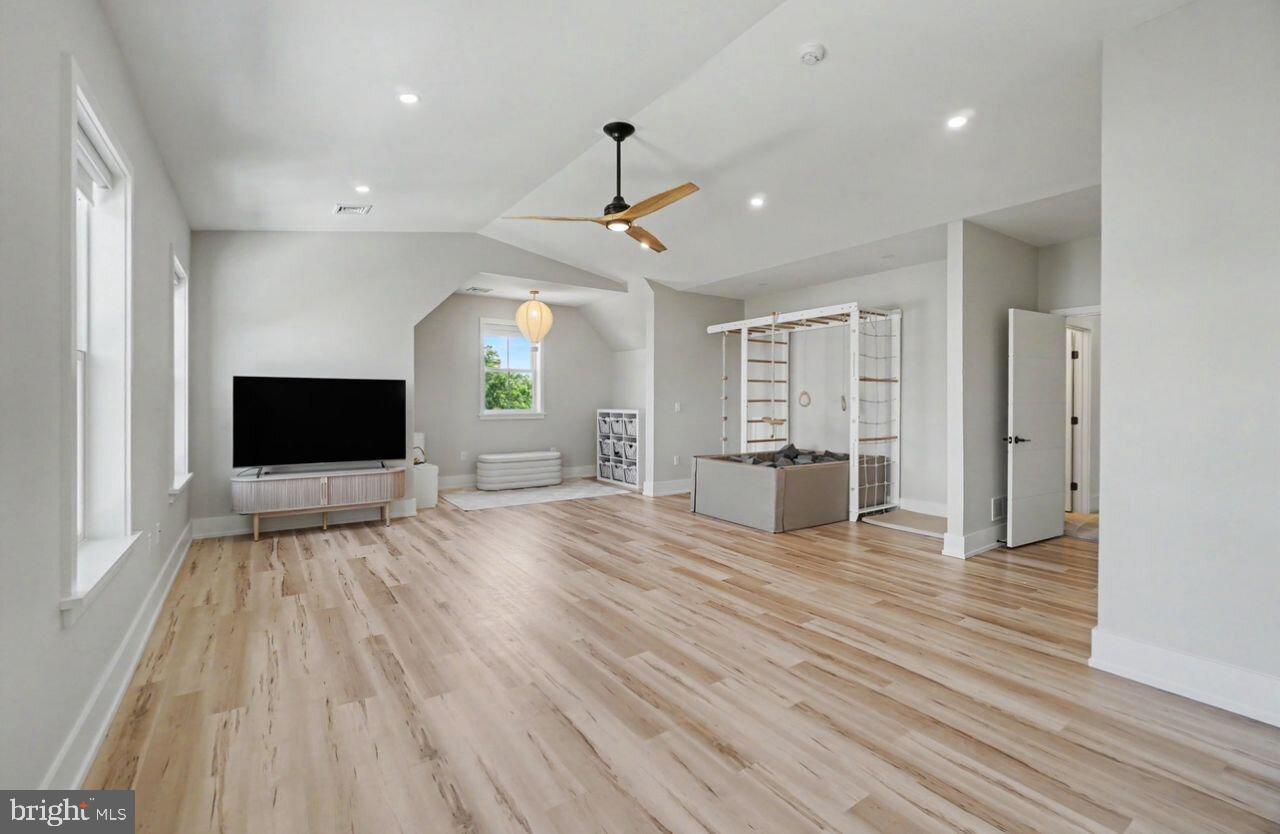 FARM CREST - Residential