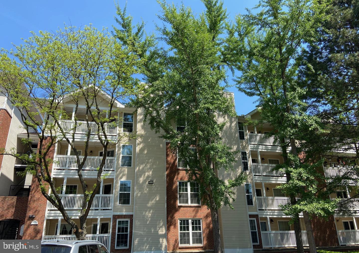 FOUNTAINS AT MCLEAN - Residential