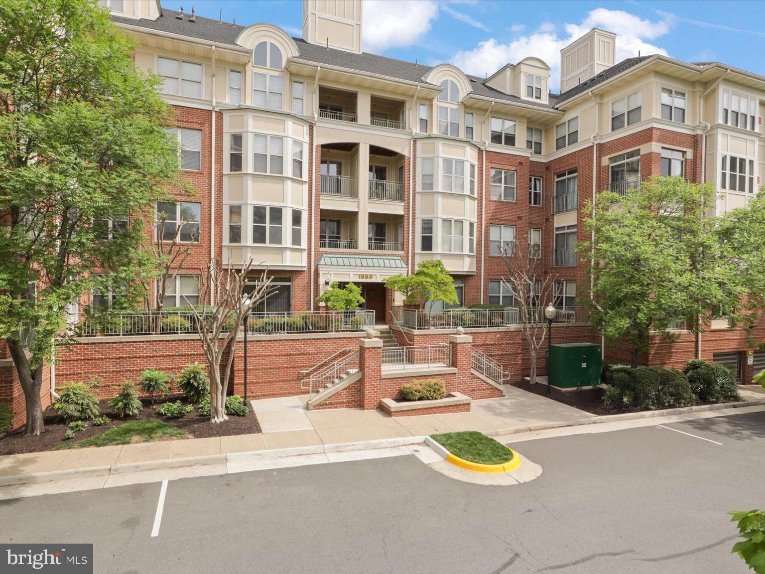 STRATFORD PARK - Residential