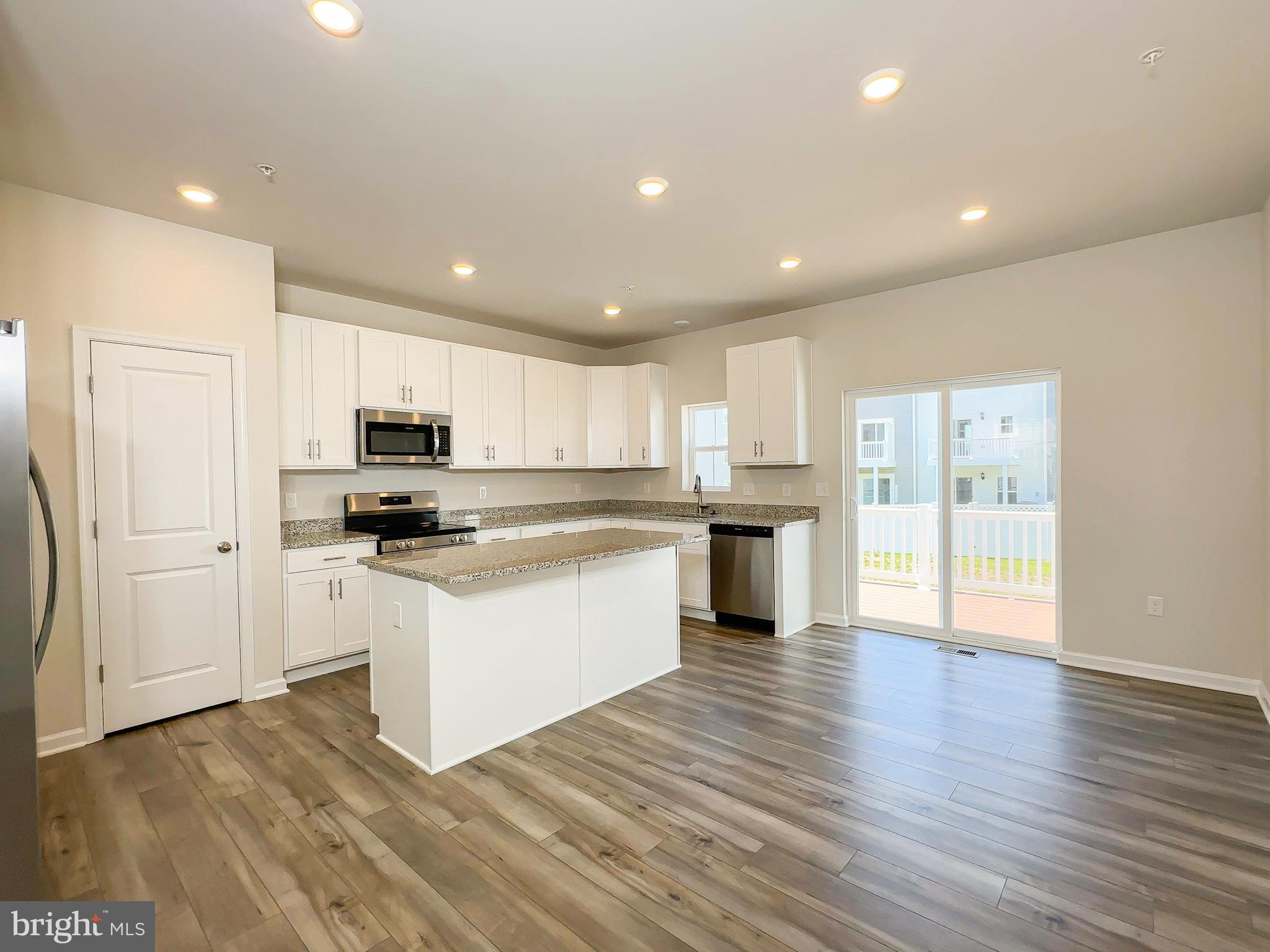 WHITE PLAINS - Residential