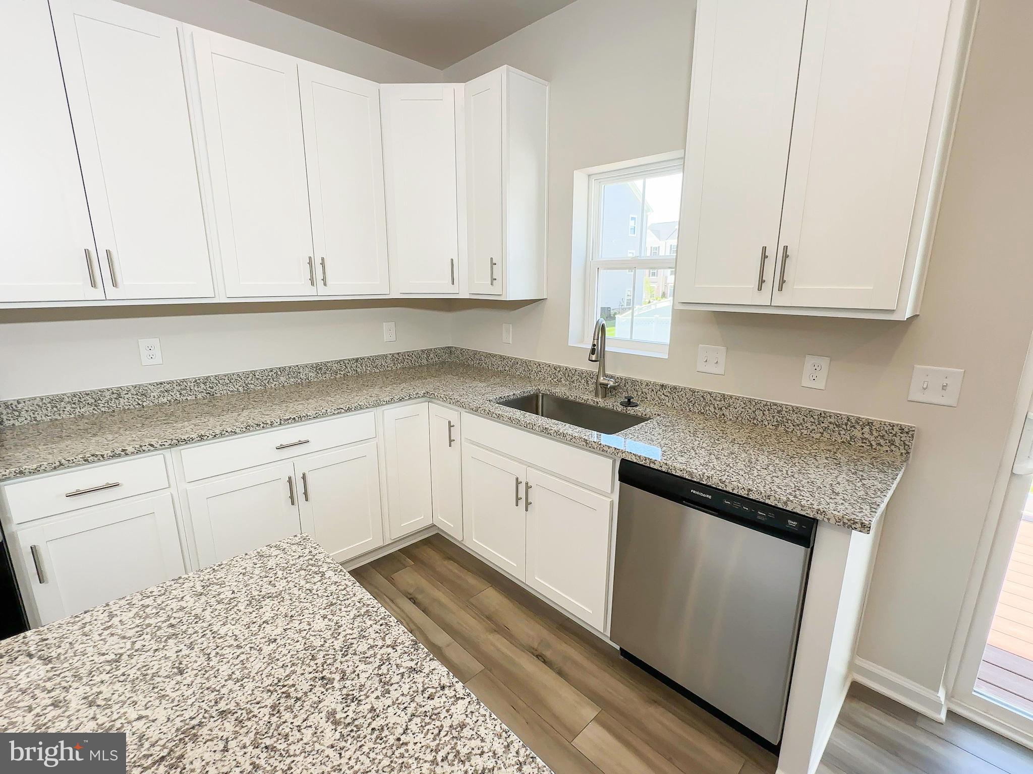 WHITE PLAINS - Residential