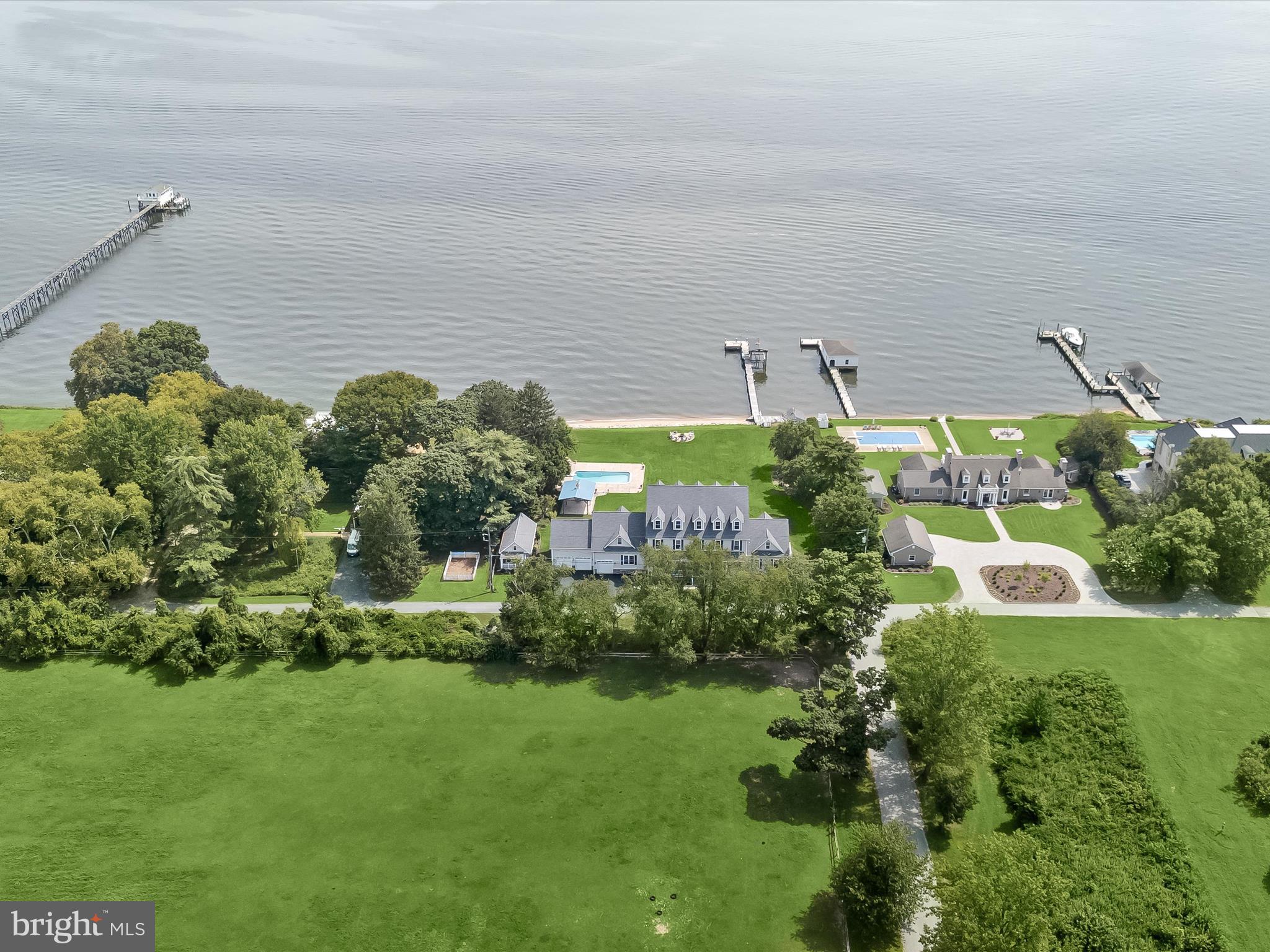LAKE SHORE - Residential