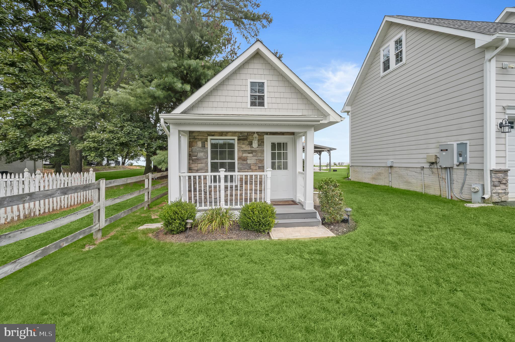 LAKE SHORE - Residential