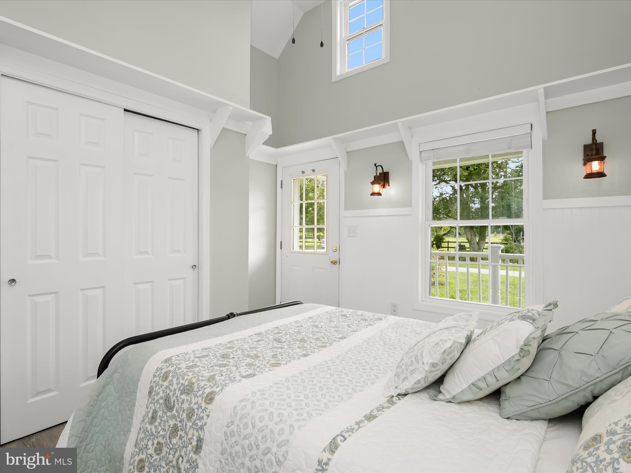 LAKE SHORE - Residential