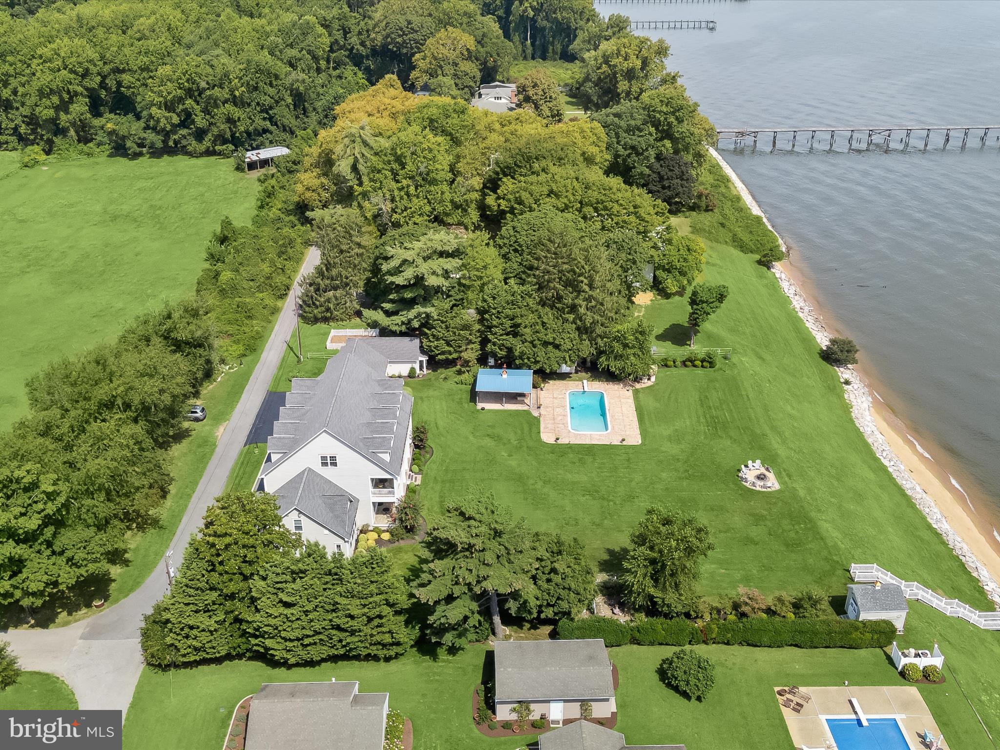 LAKE SHORE - Residential