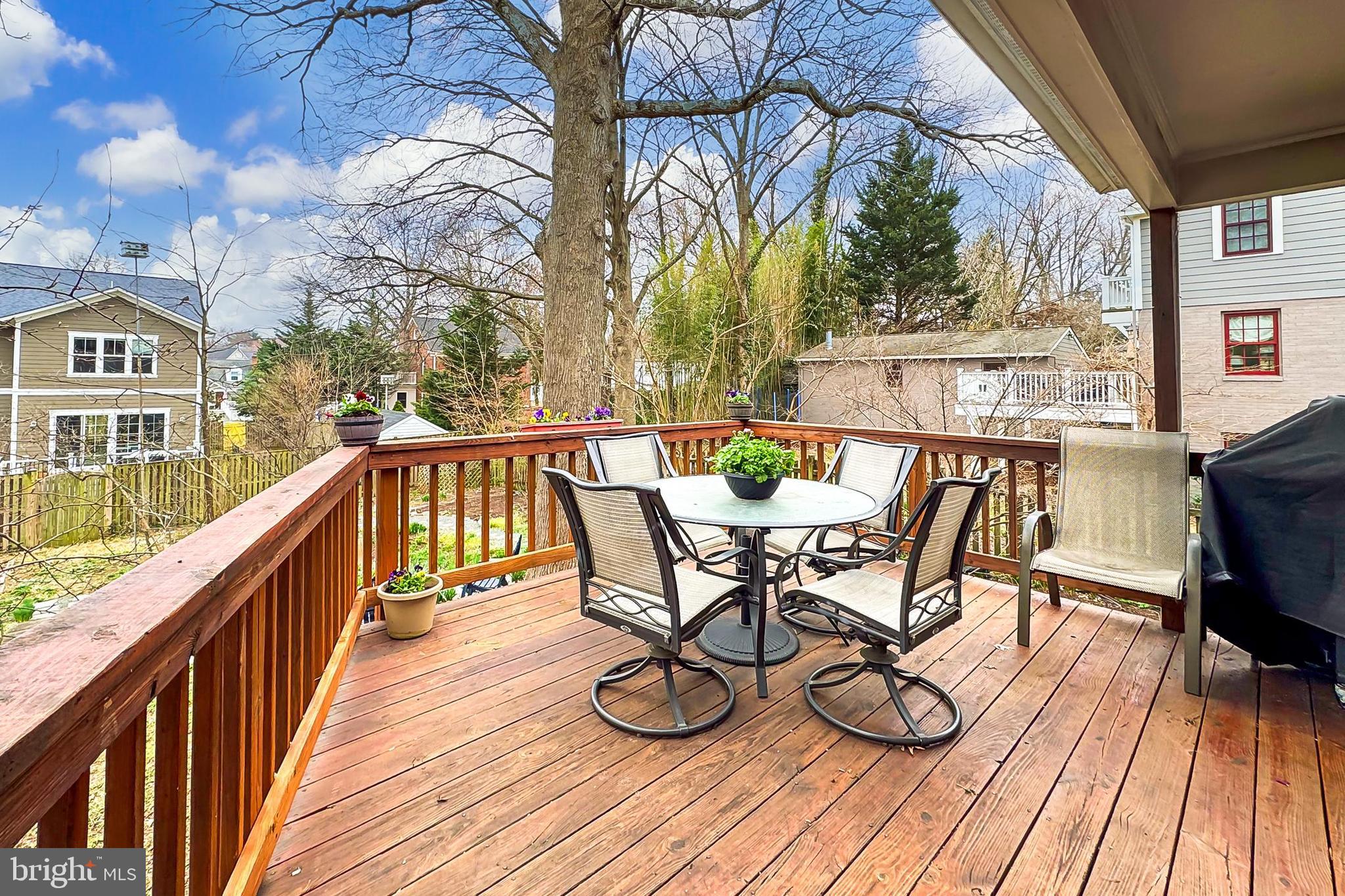 LARCHMONT TERRACE - Residential