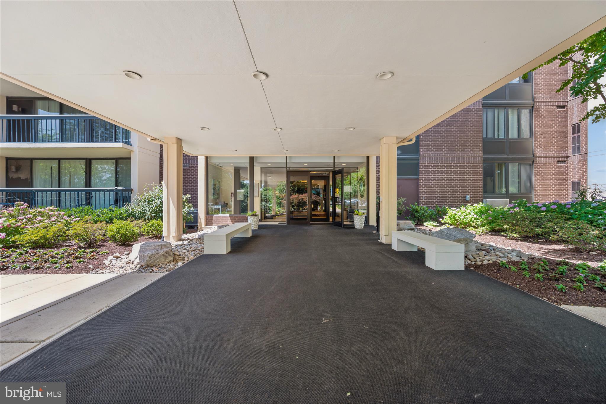 CHELSEA TOWERS - Residential