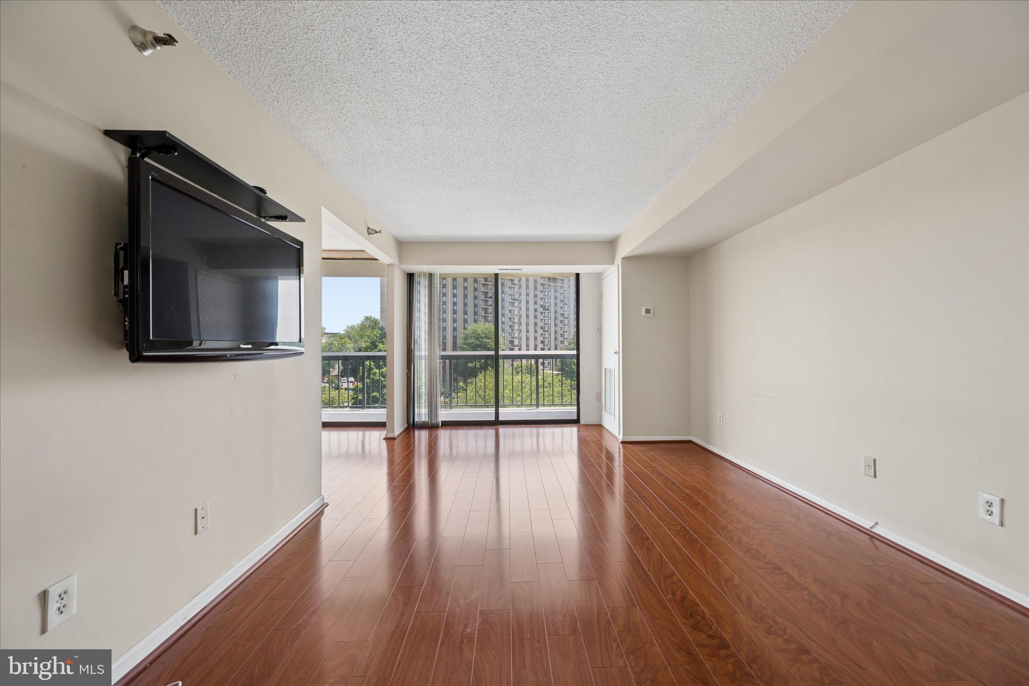 CHELSEA TOWERS - Residential